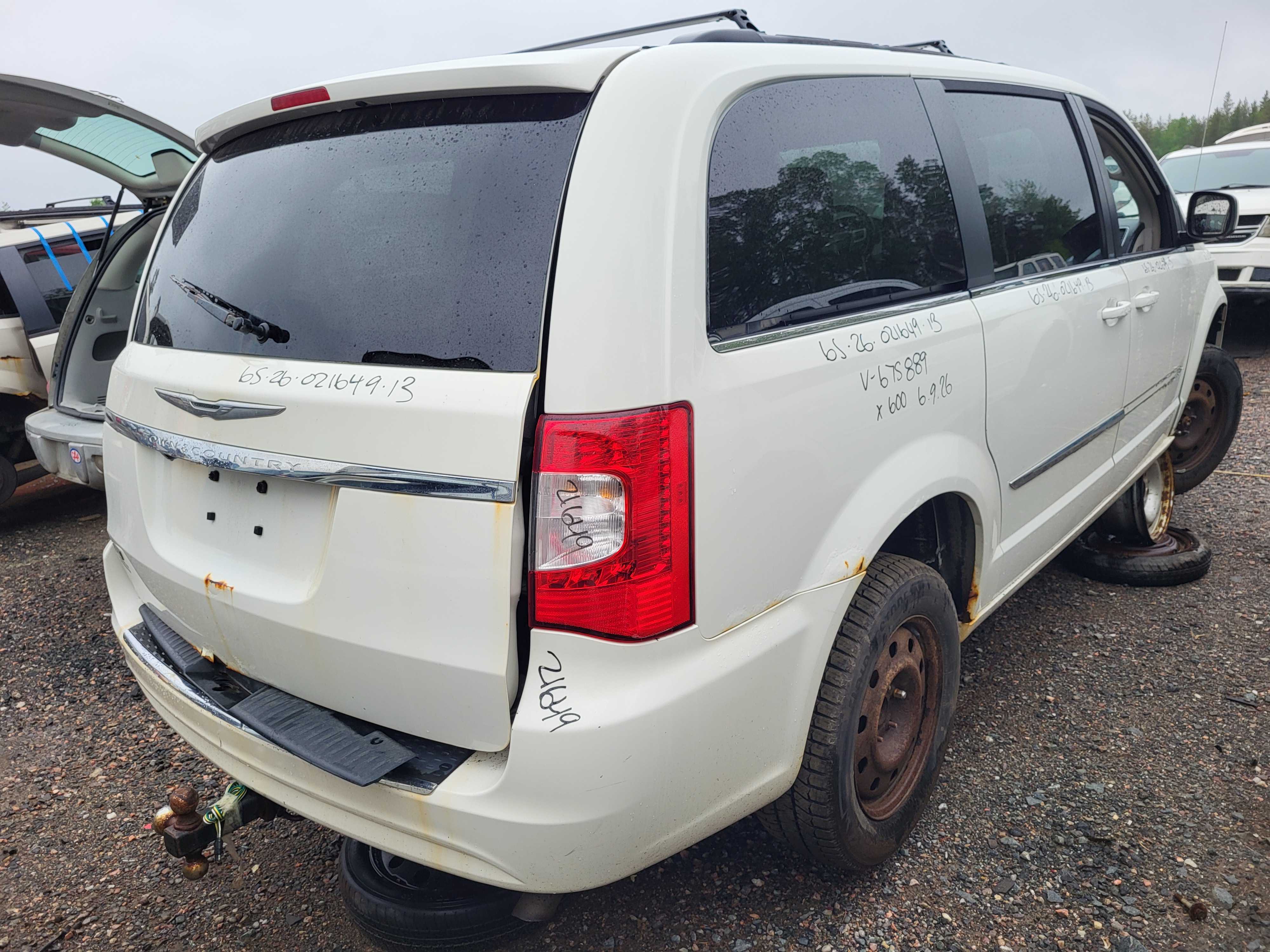 CHRYSLER TOWN &amp; COUNTRY 2013
