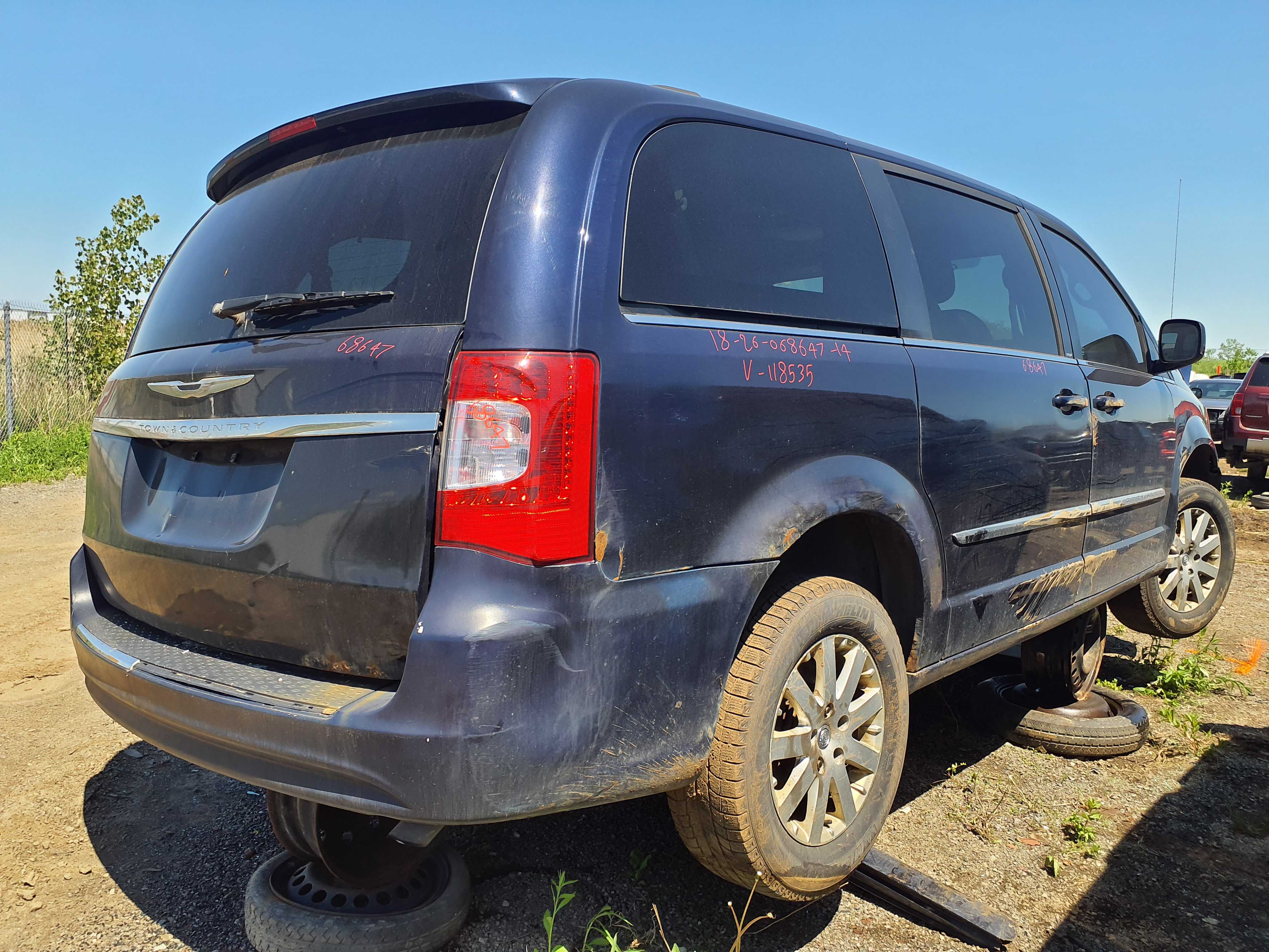 CHRYSLER TOWN &amp; COUNTRY 2014