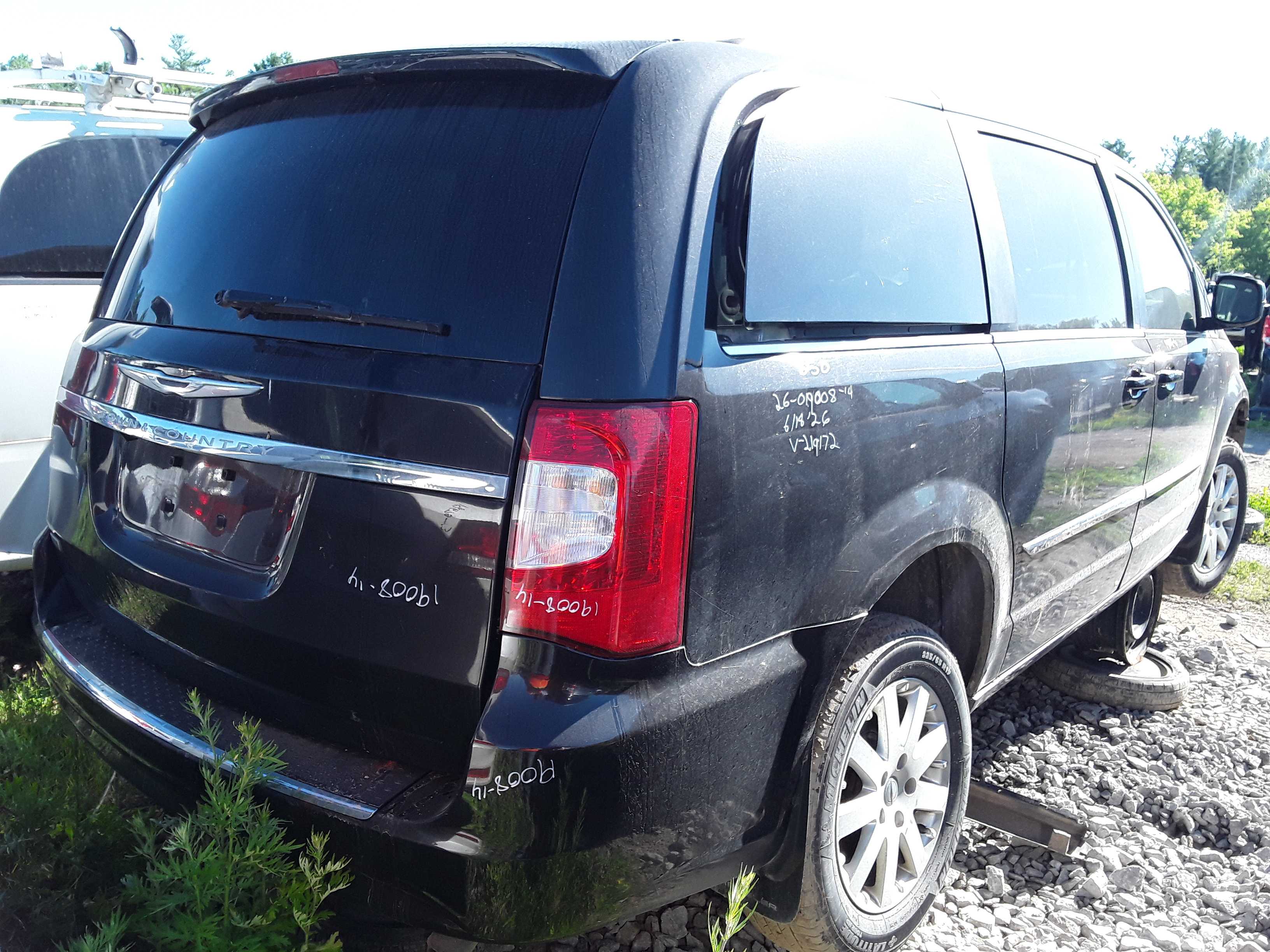 CHRYSLER TOWN &amp; COUNTRY 2014