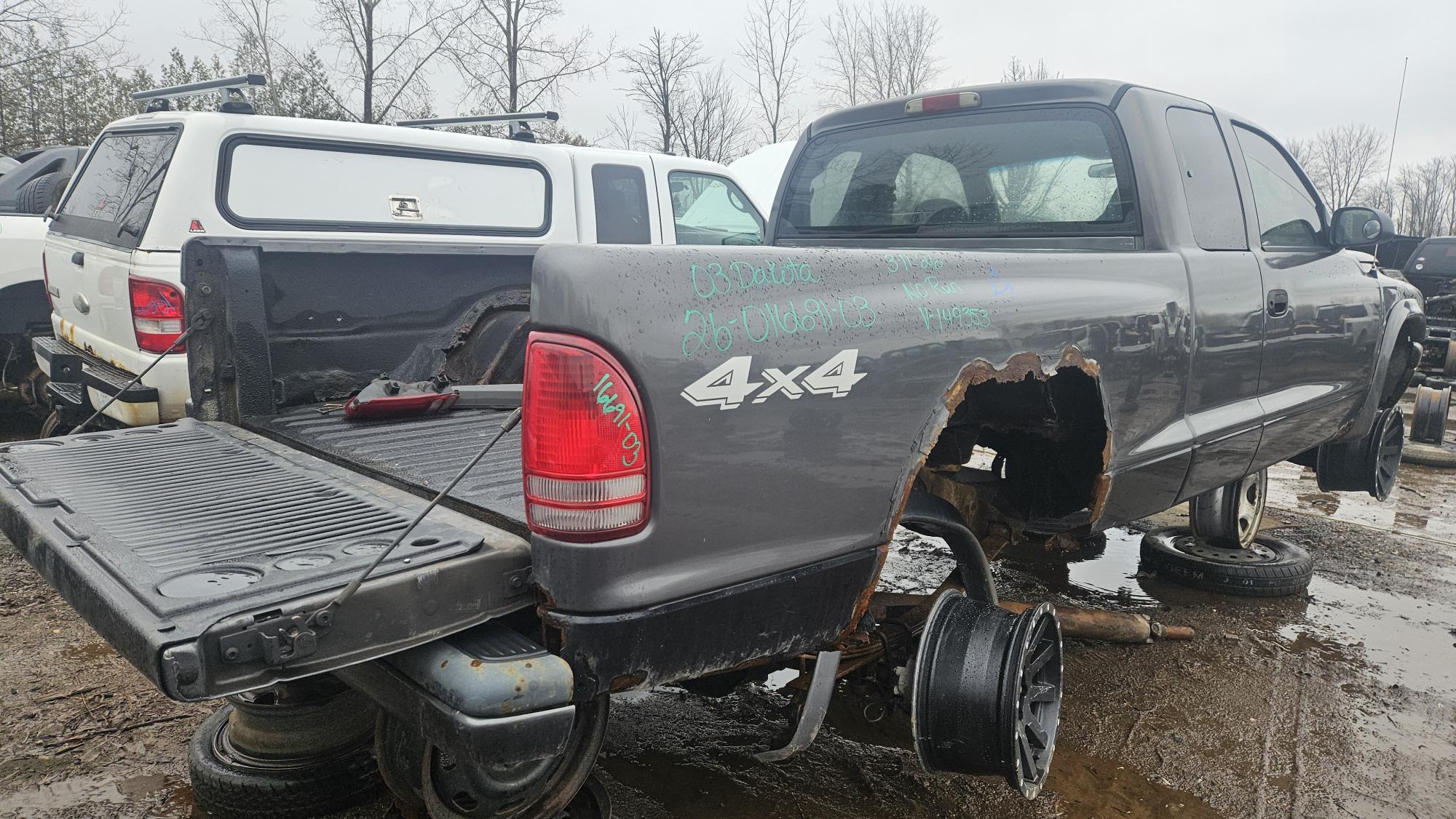 DODGE DAKOTA 2003