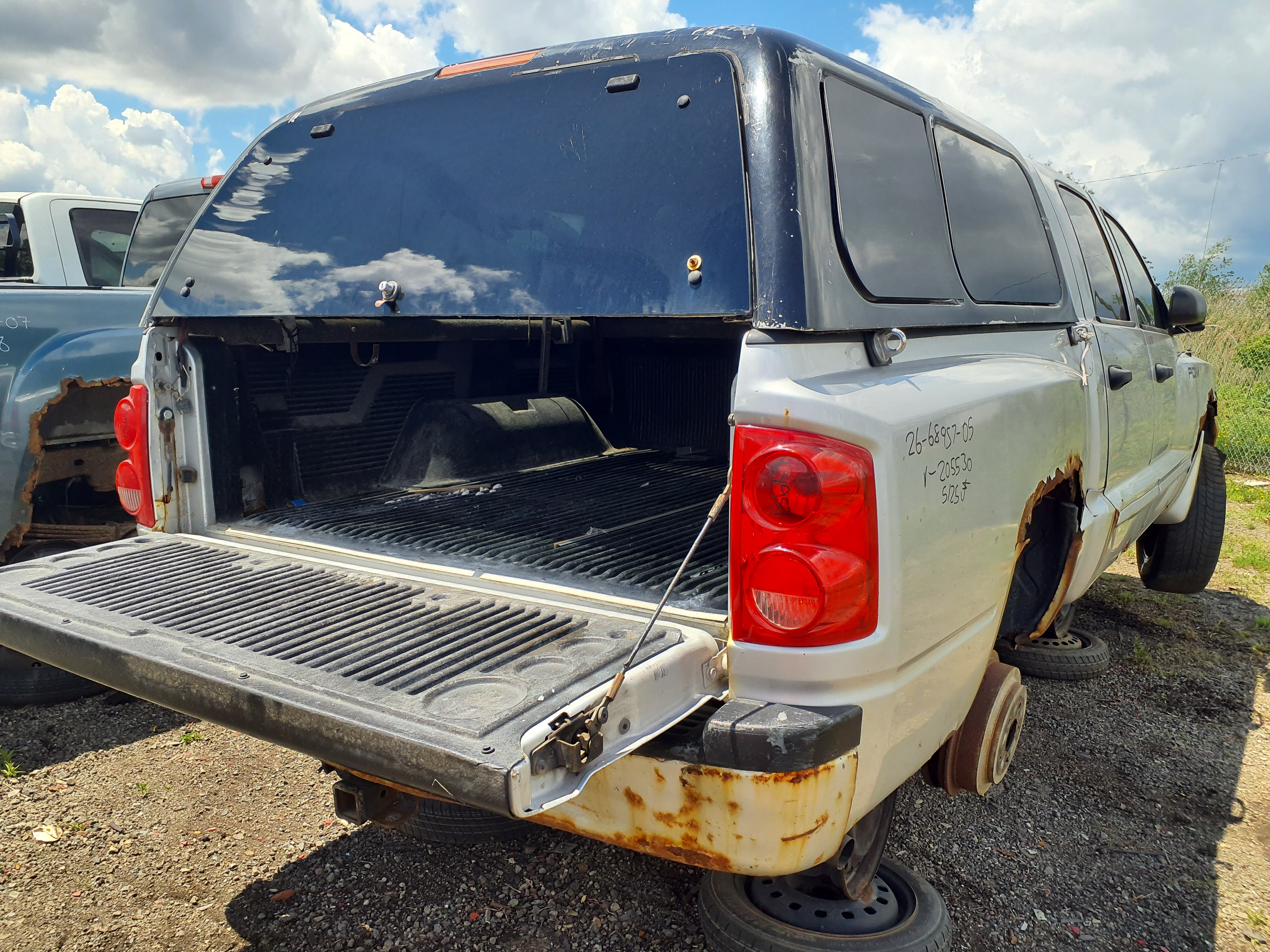 DODGE DAKOTA 2005