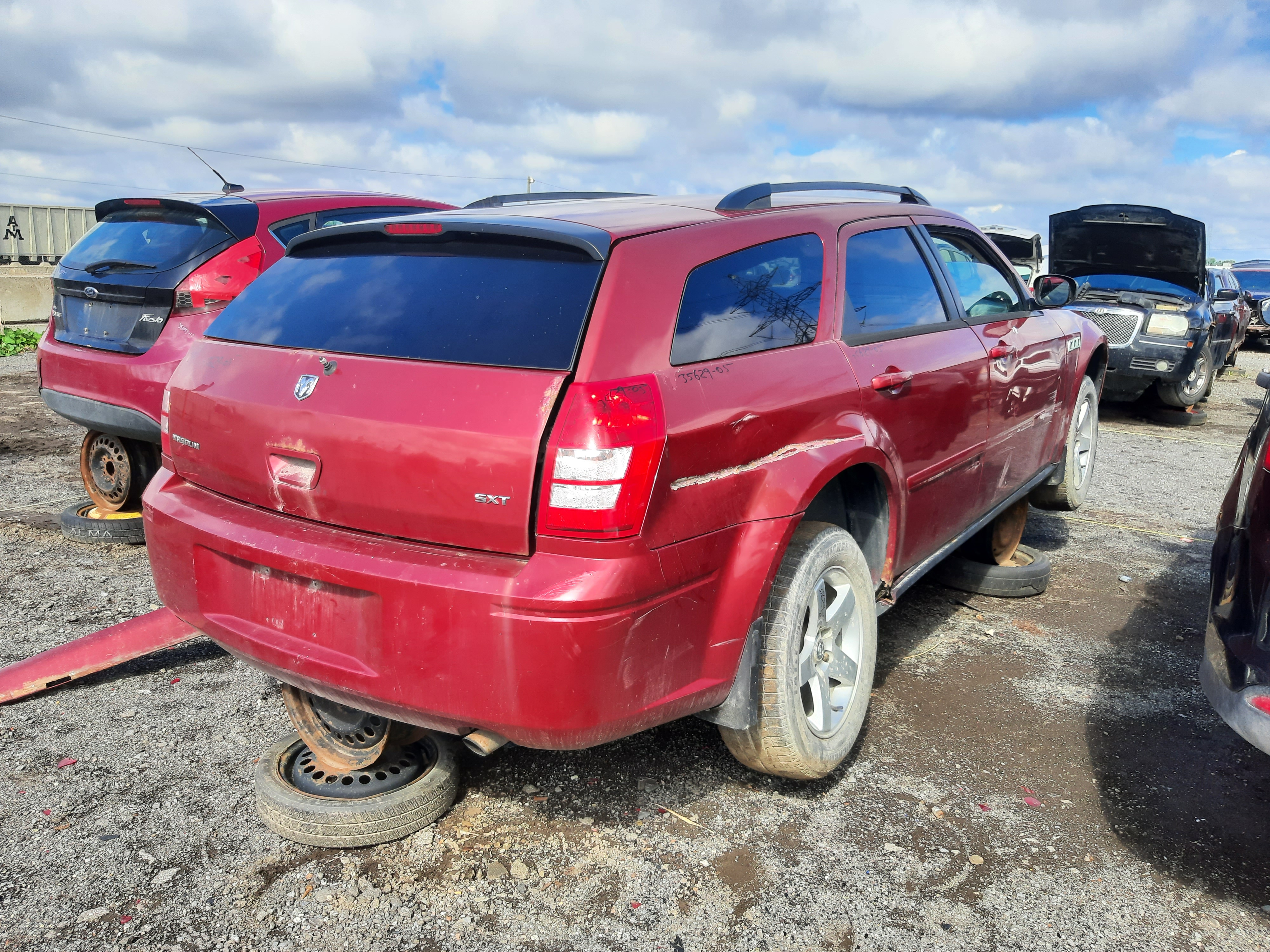 DODGE MAGNUM 2005