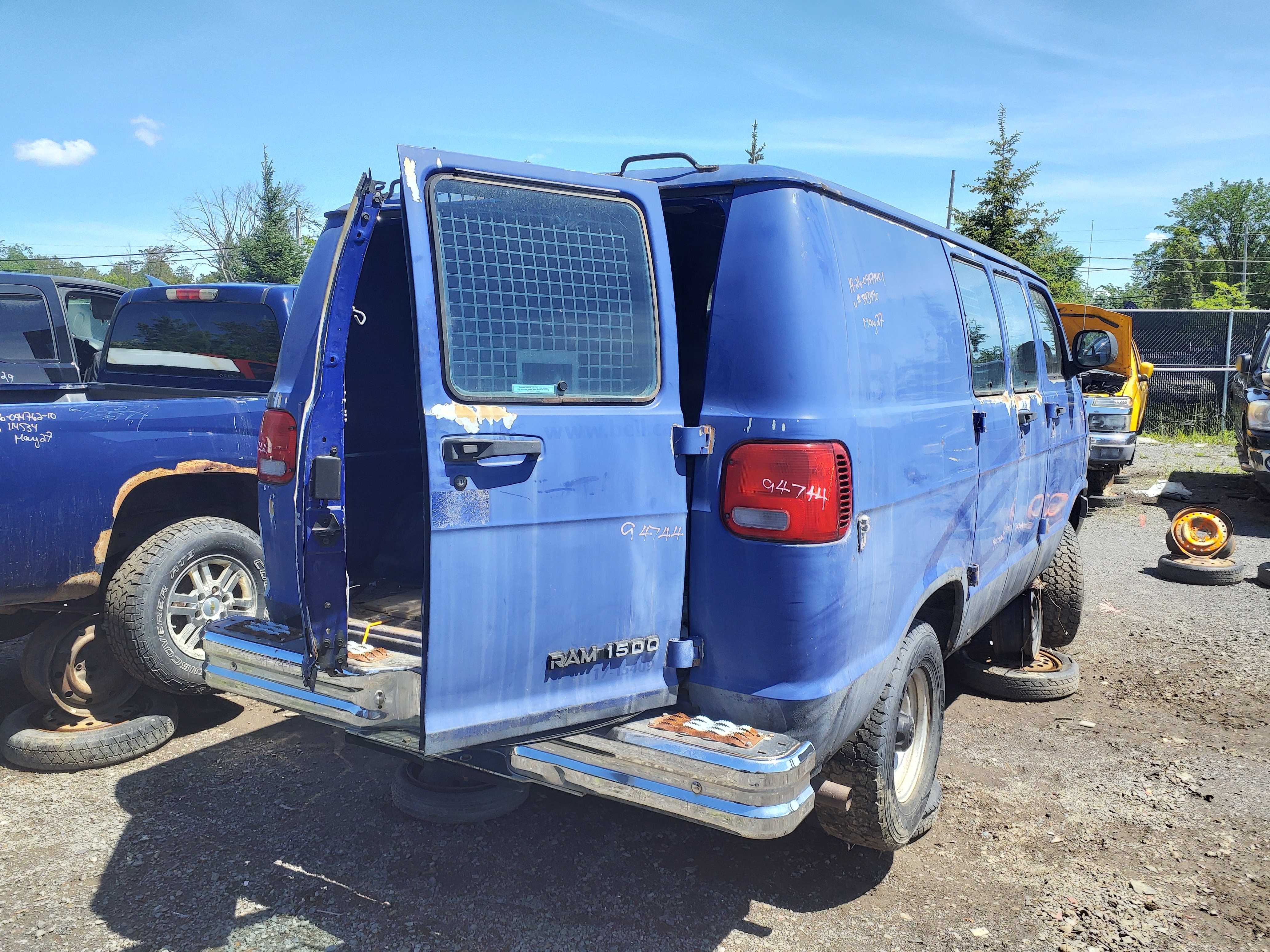DODGE RAM VAN 2001