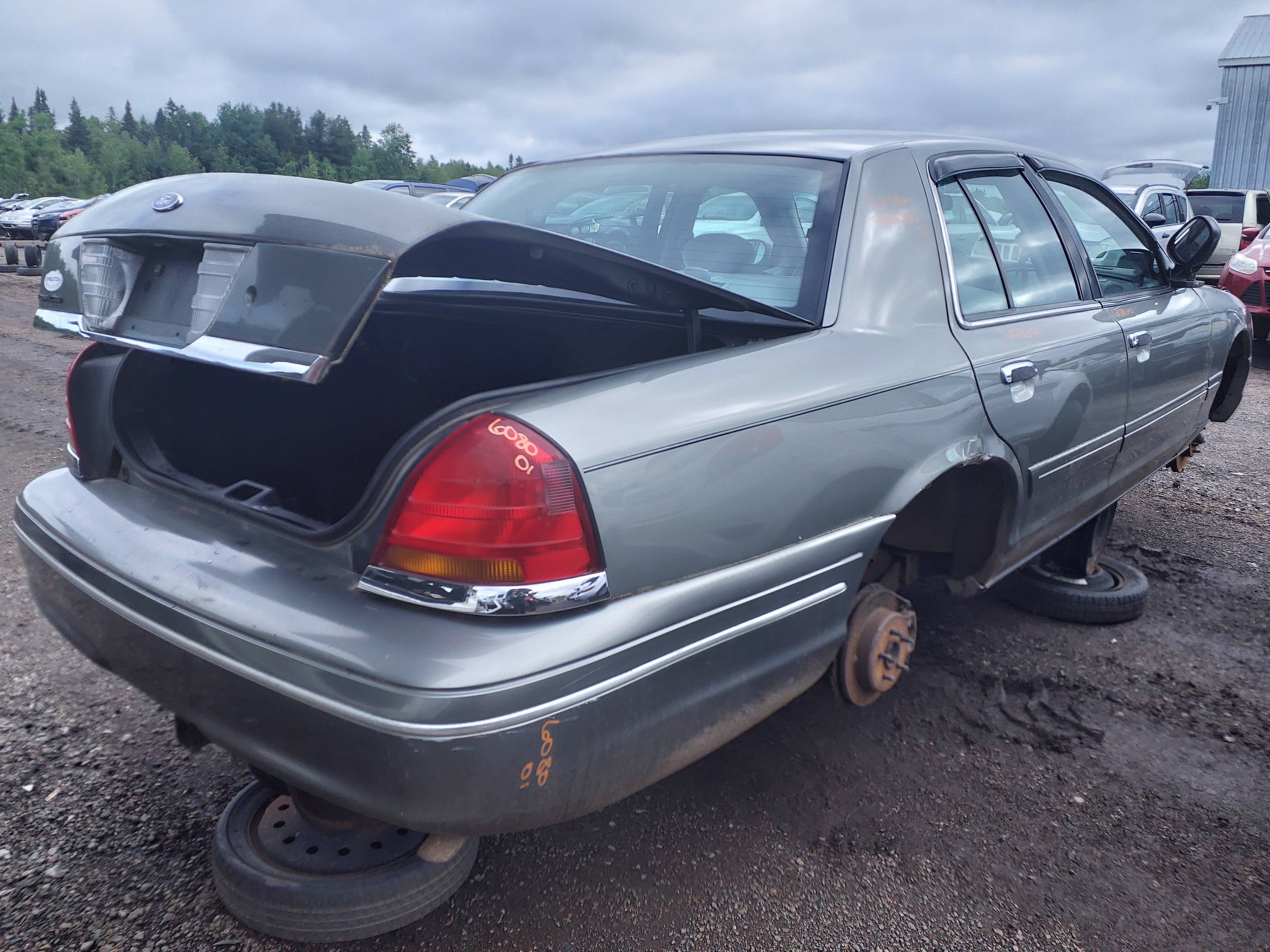 FORD CROWN VICTORIA 2001