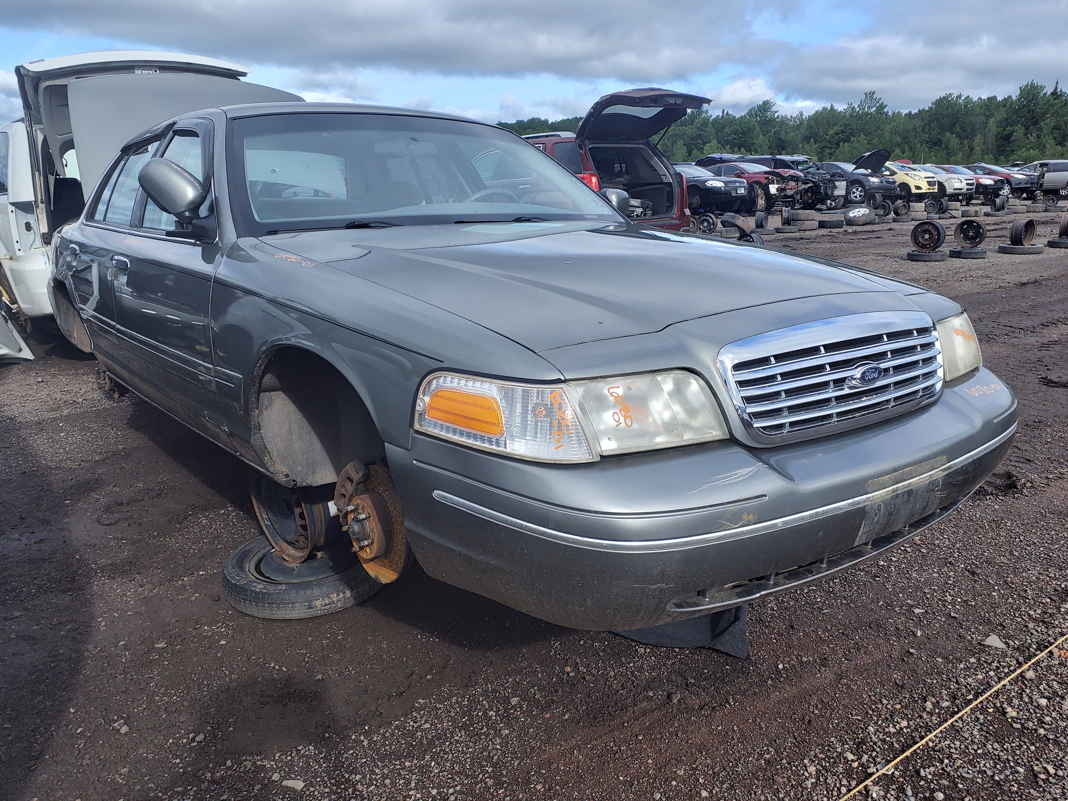 FORD CROWN VICTORIA 2001