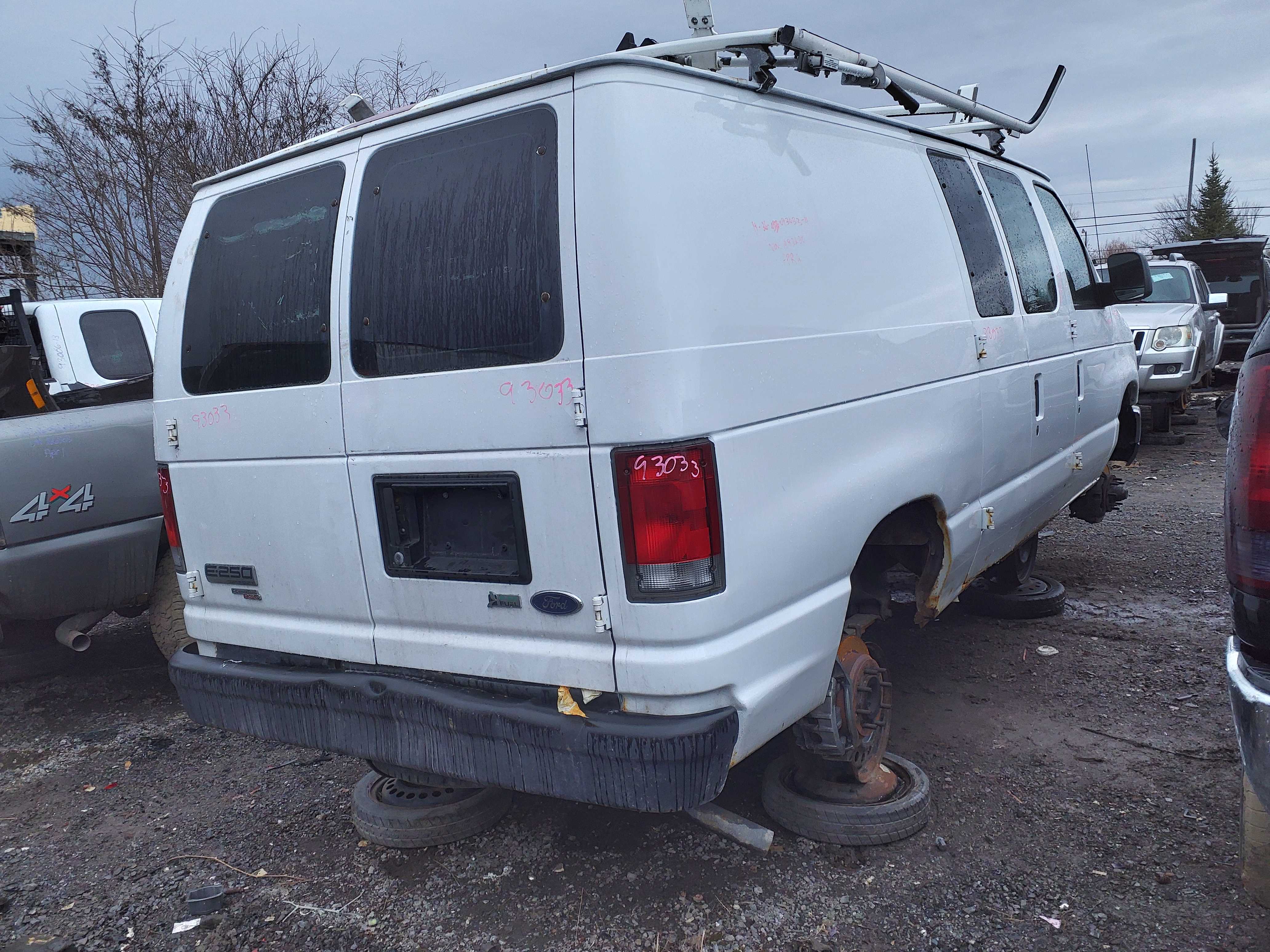 FORD ECONOLINE 2011