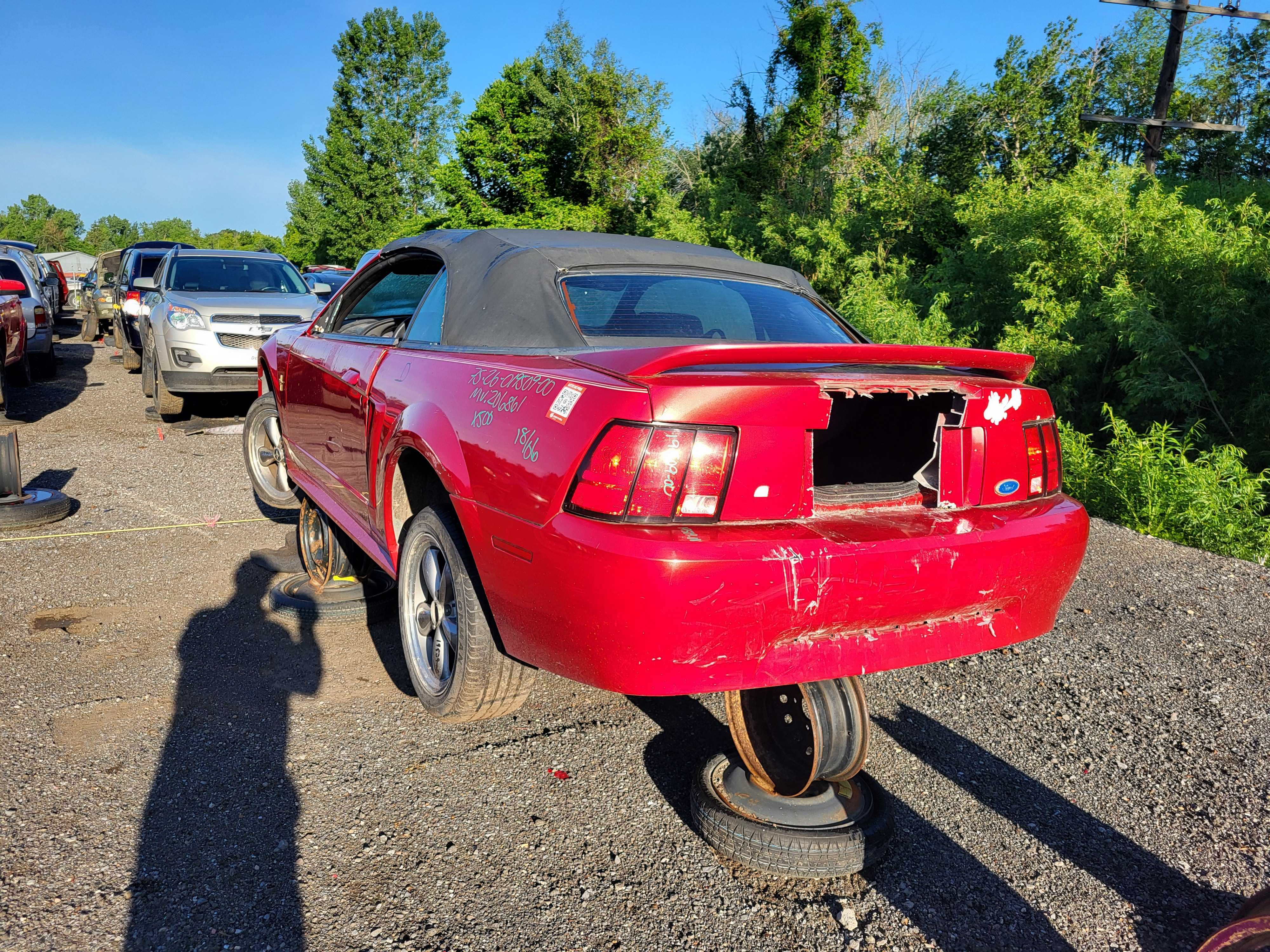 FORD MUSTANG 2000