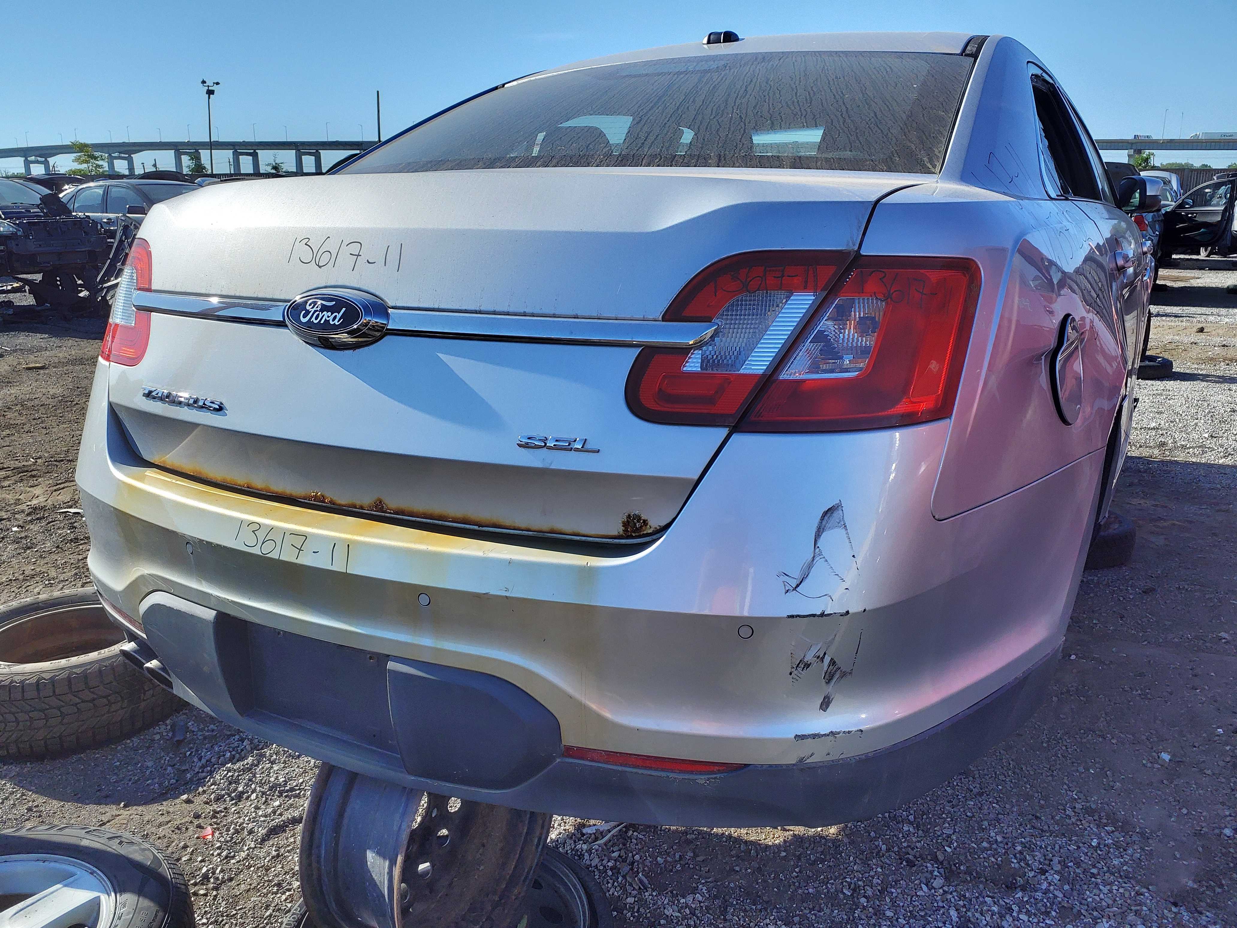 FORD TAURUS 2011