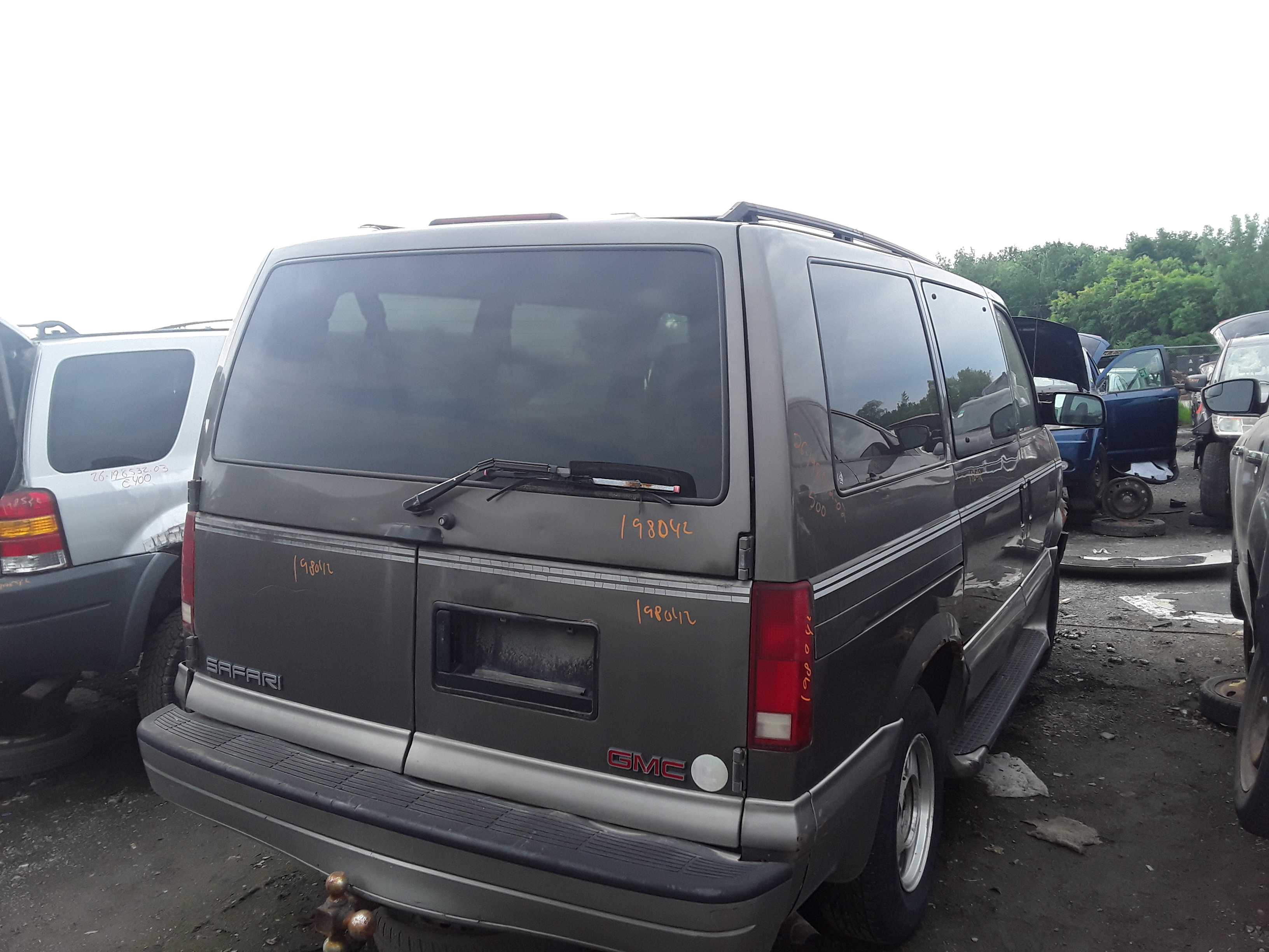 GMC SAFARI 2002