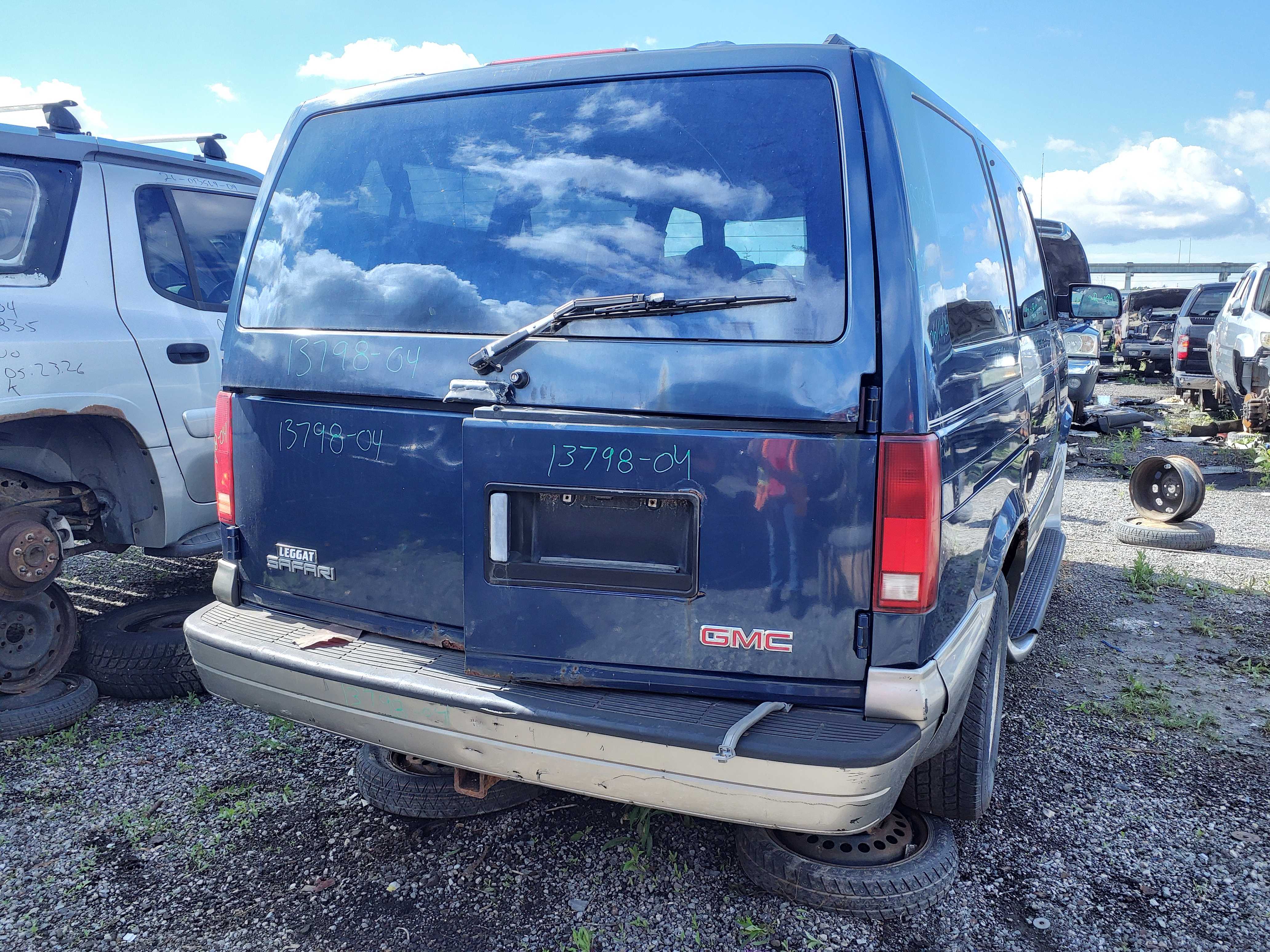 GMC SAFARI 2004