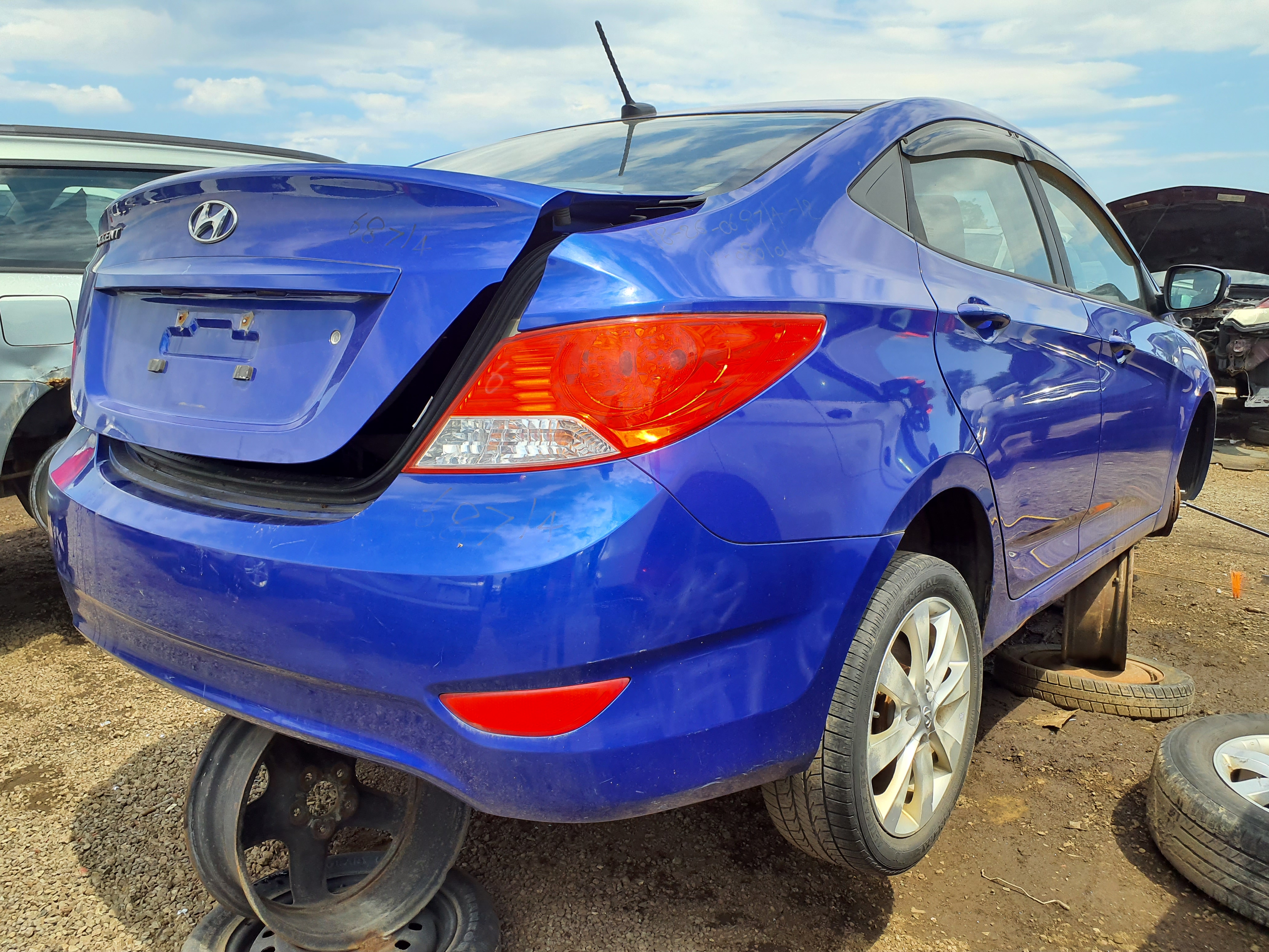 HYUNDAI ACCENT 2012