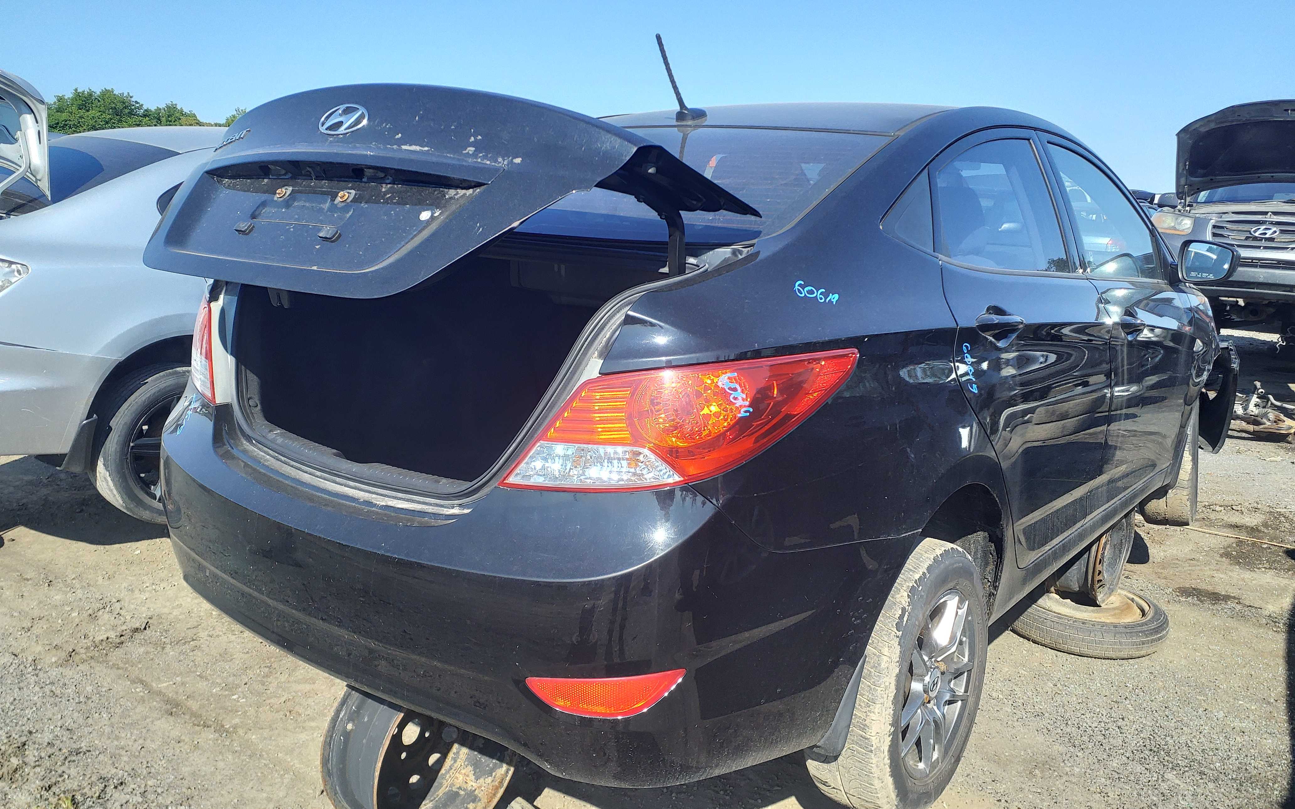 HYUNDAI ACCENT 2012