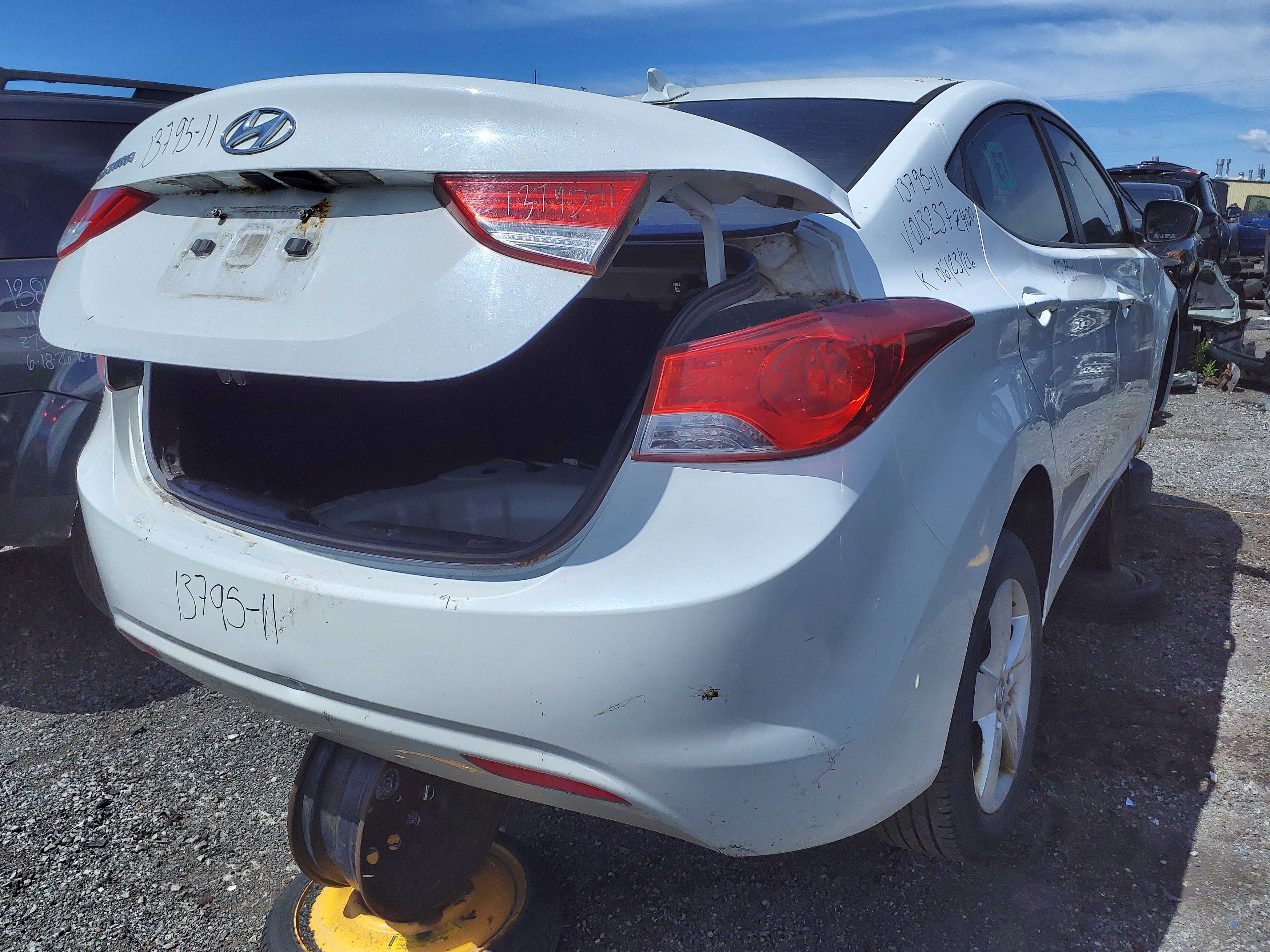 HYUNDAI ELANTRA 2011