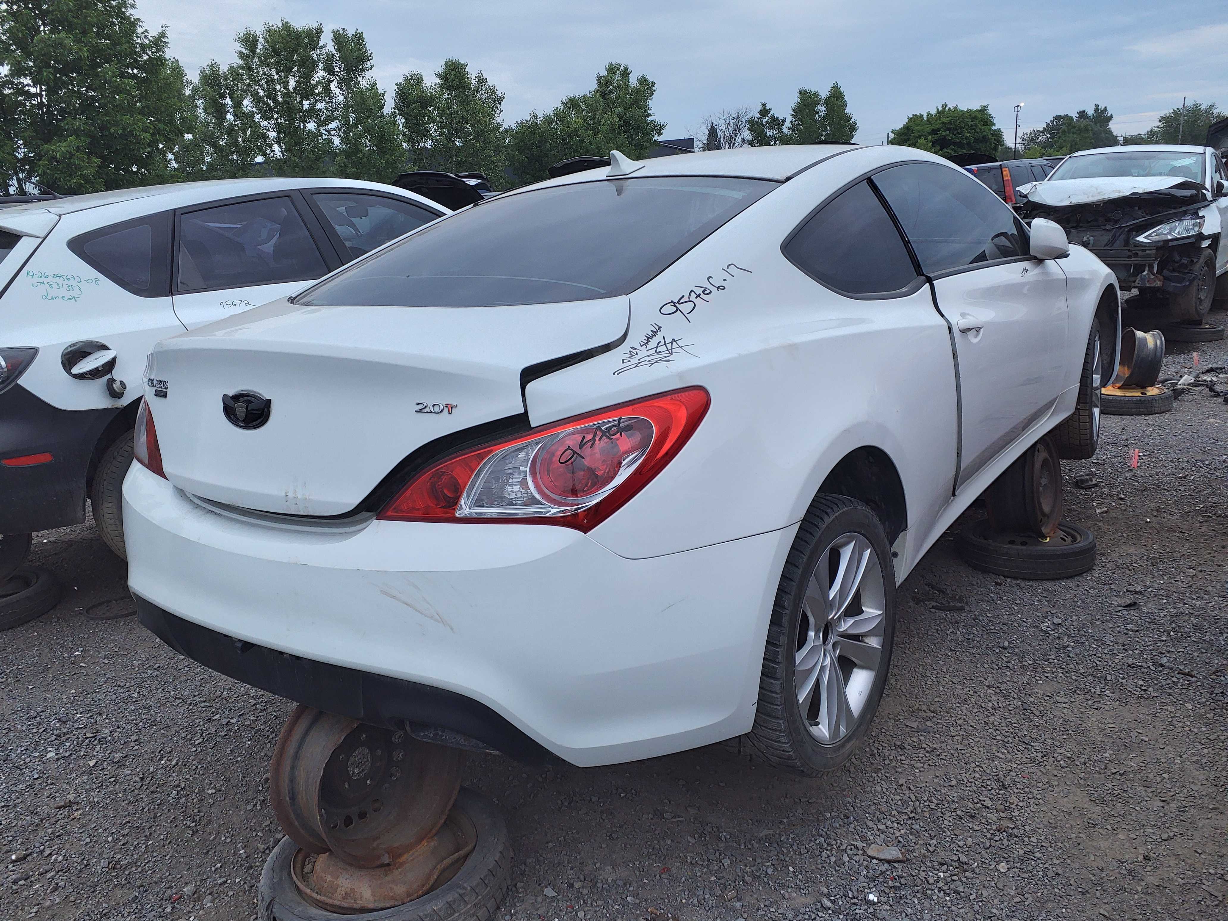 HYUNDAI GENESIS 2012