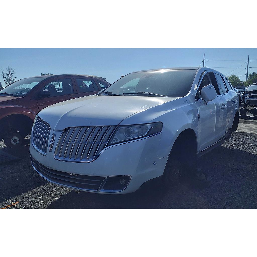 LINCOLN MKT 2011