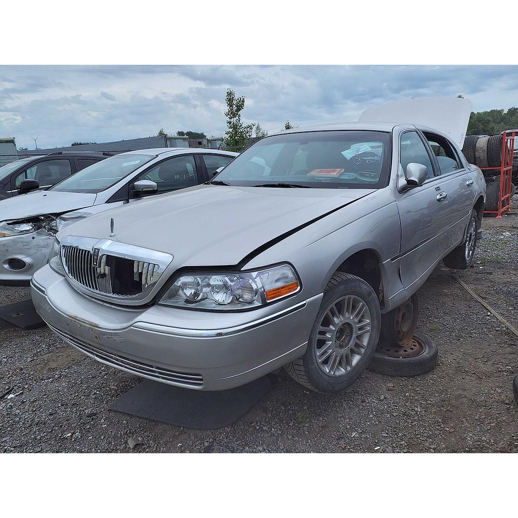 LINCOLN TOWN CAR 2009