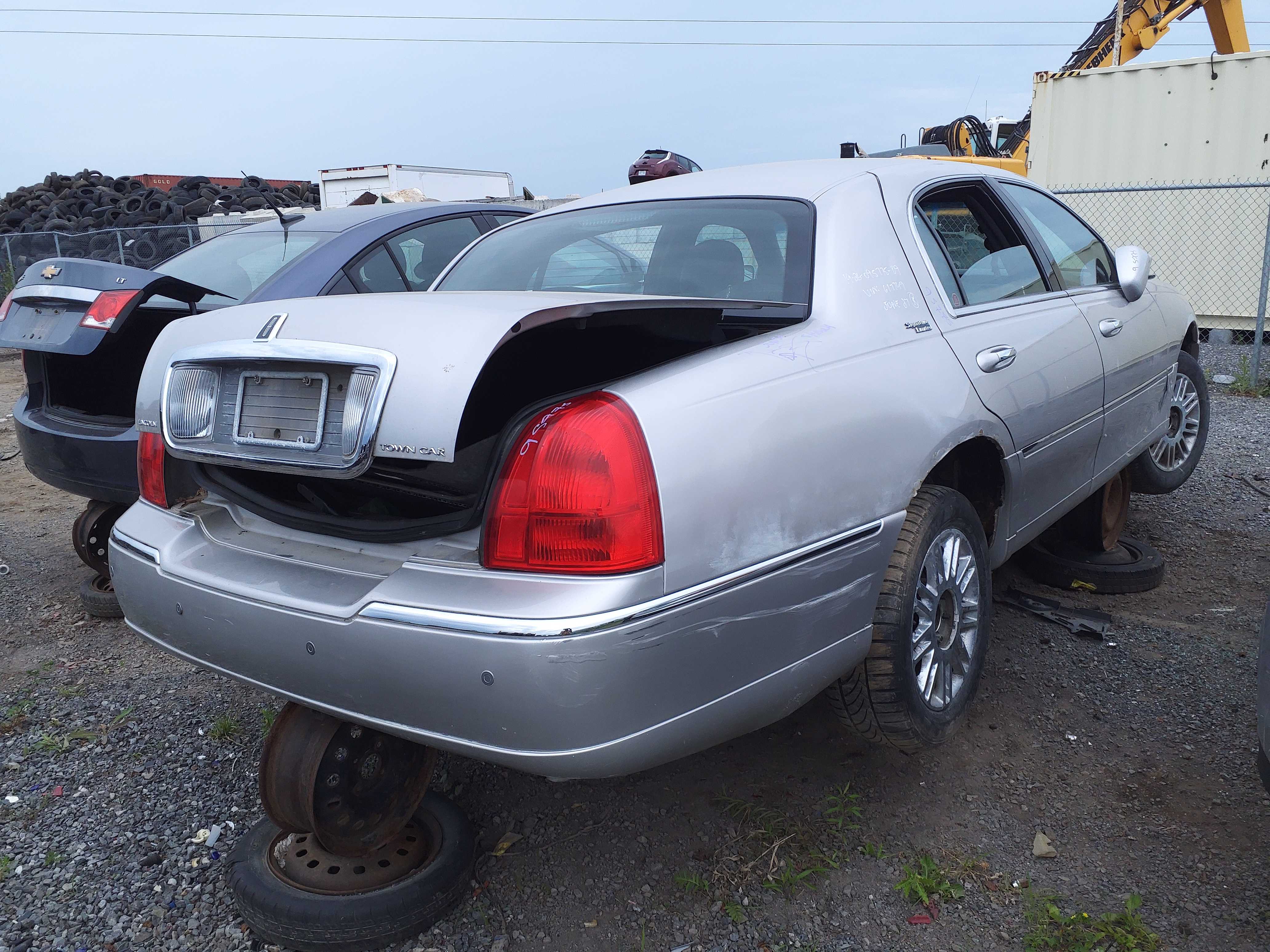 LINCOLN TOWN CAR 2009