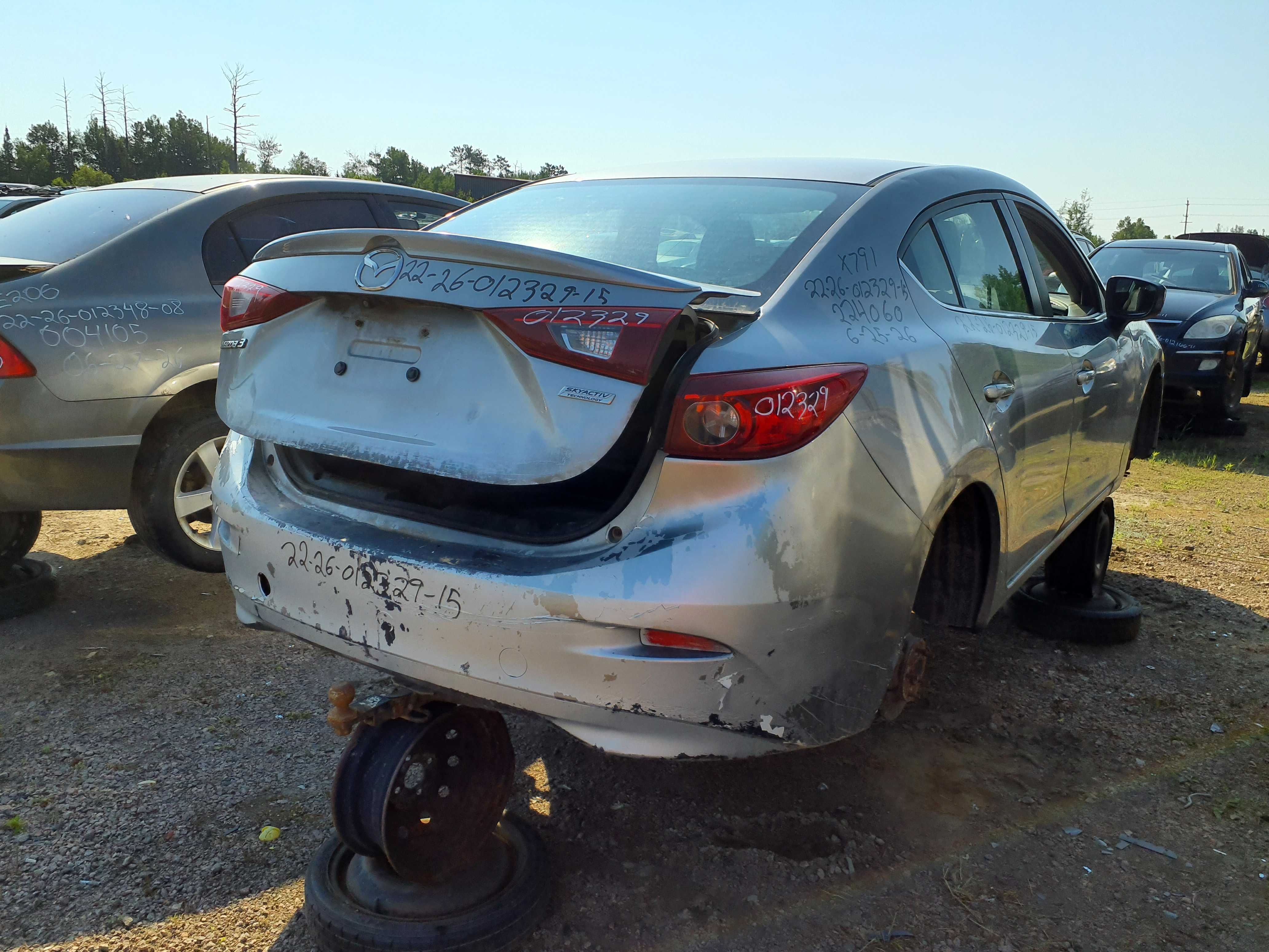 MAZDA MAZDA3 2015