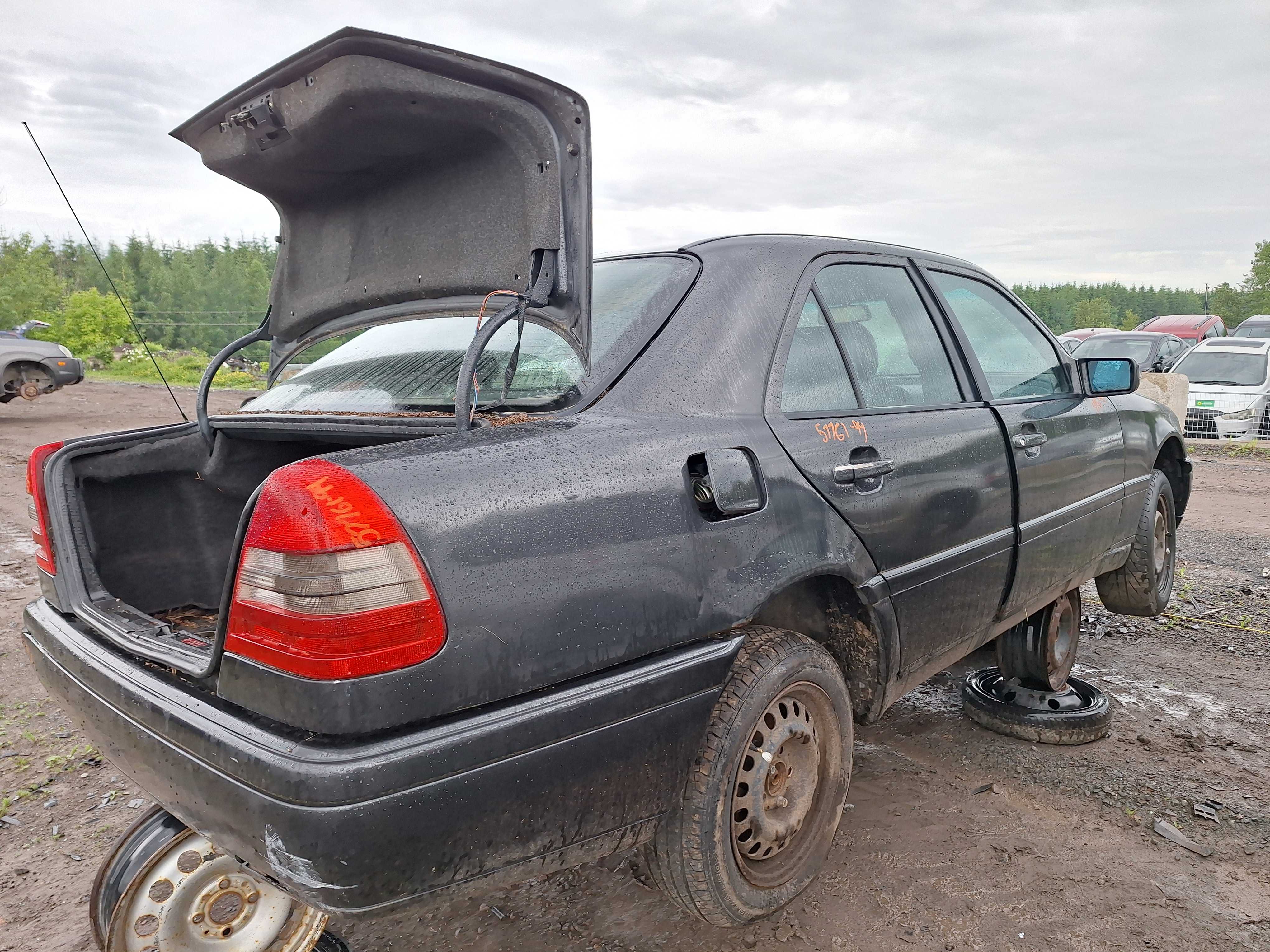 MERCEDES-BENZ 200 SERIES 1994