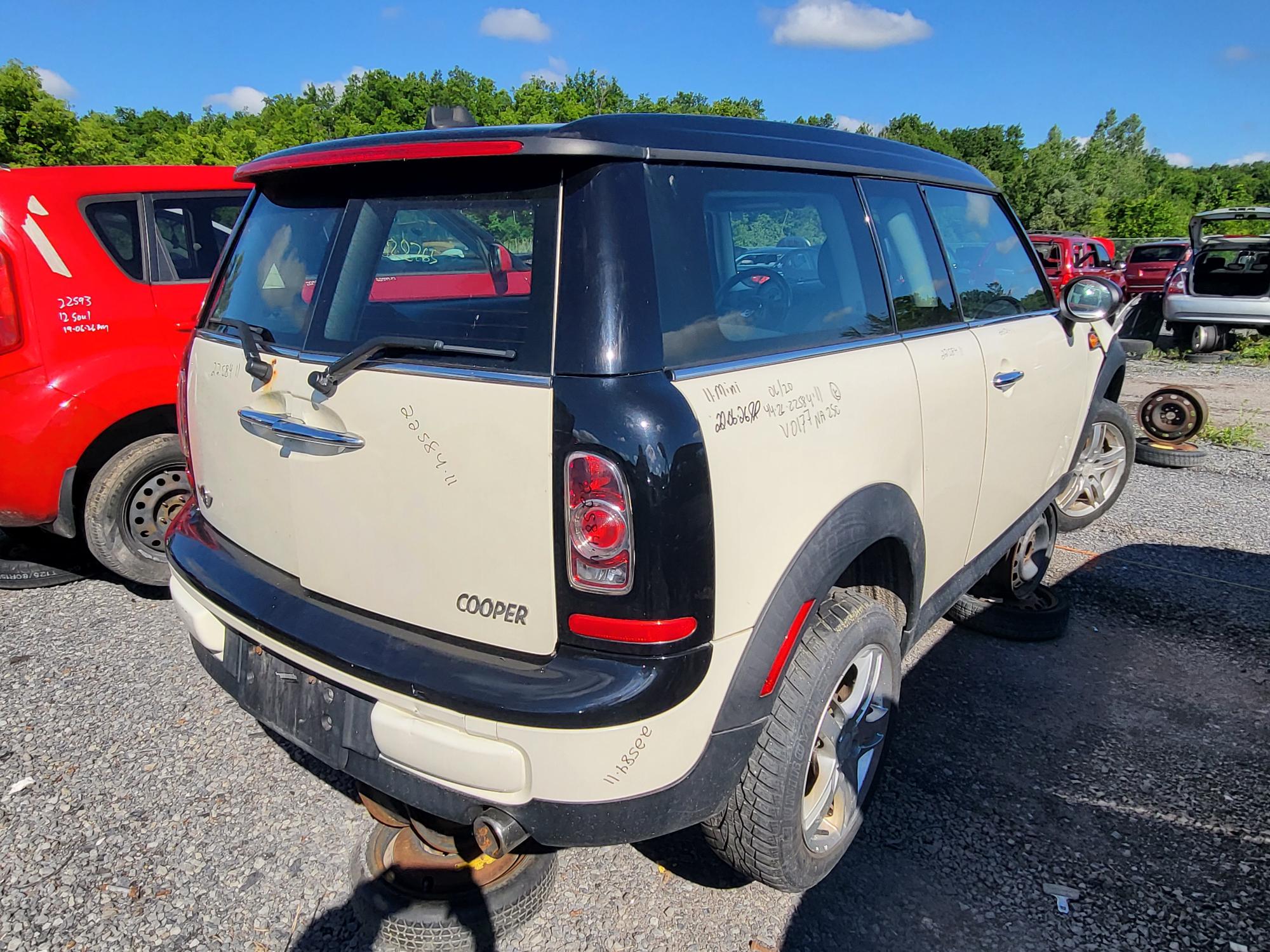 MINI CLUBMAN 2011