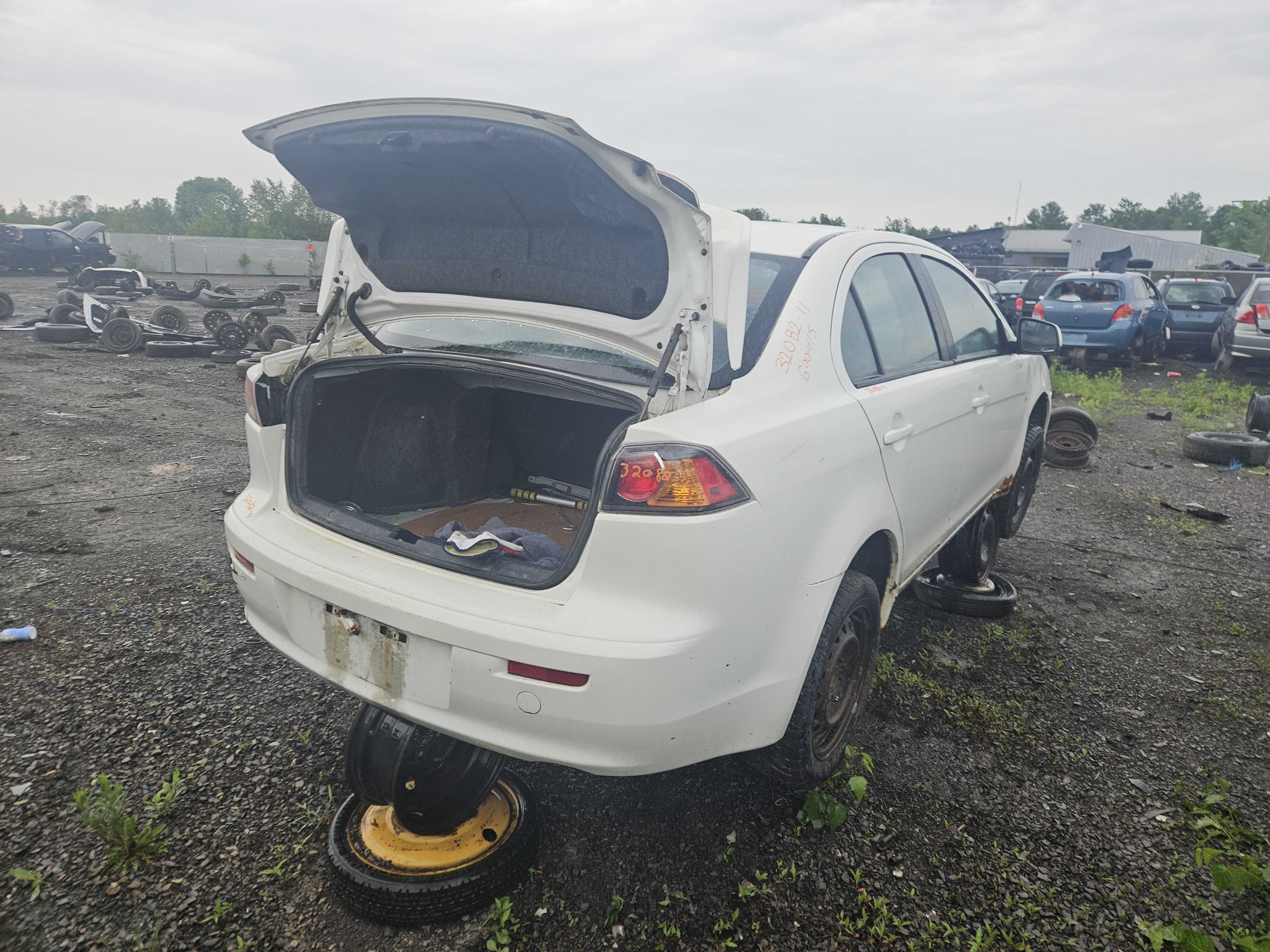 MITSUBISHI LANCER 2011