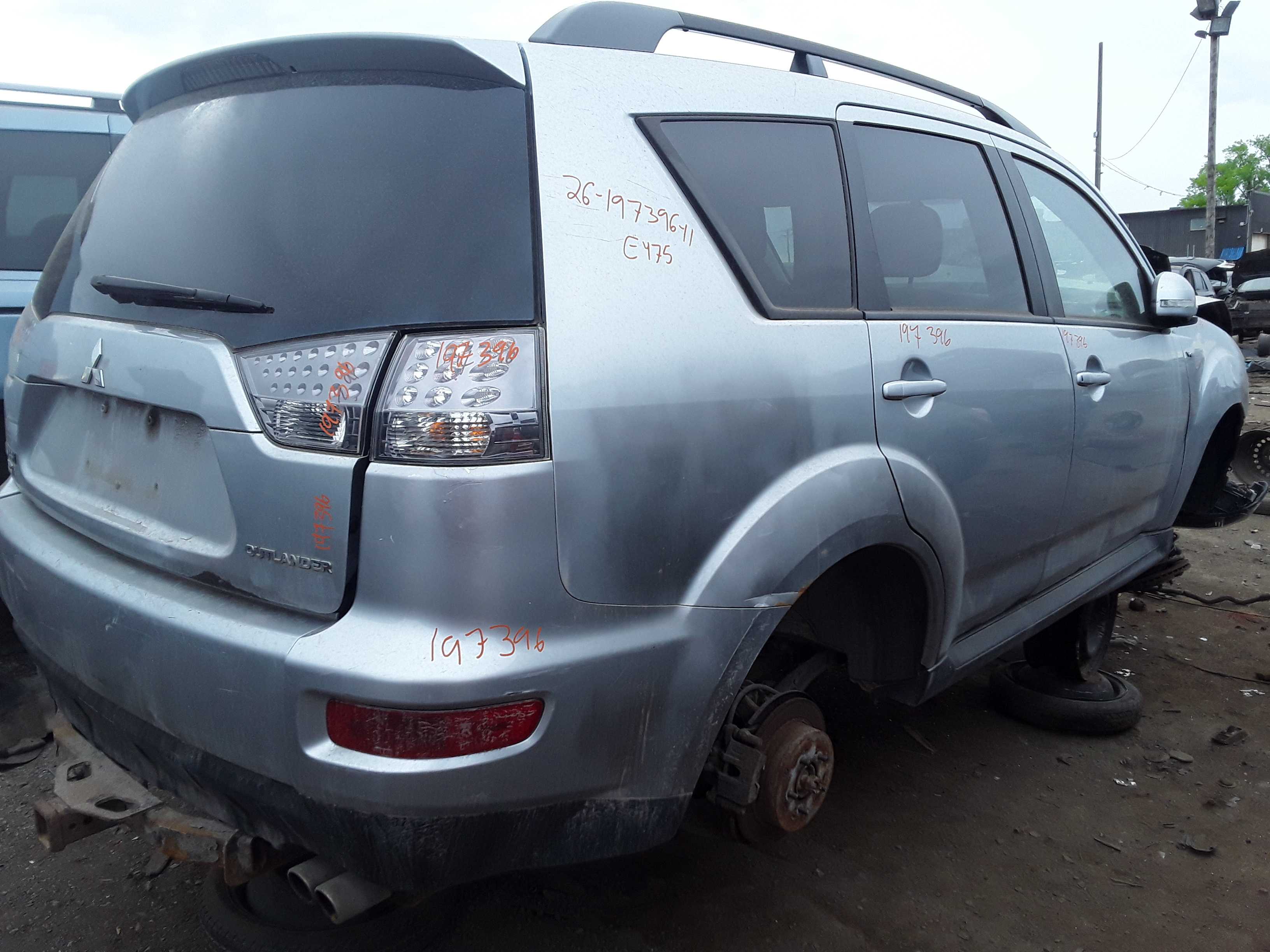 MITSUBISHI OUTLANDER 2011
