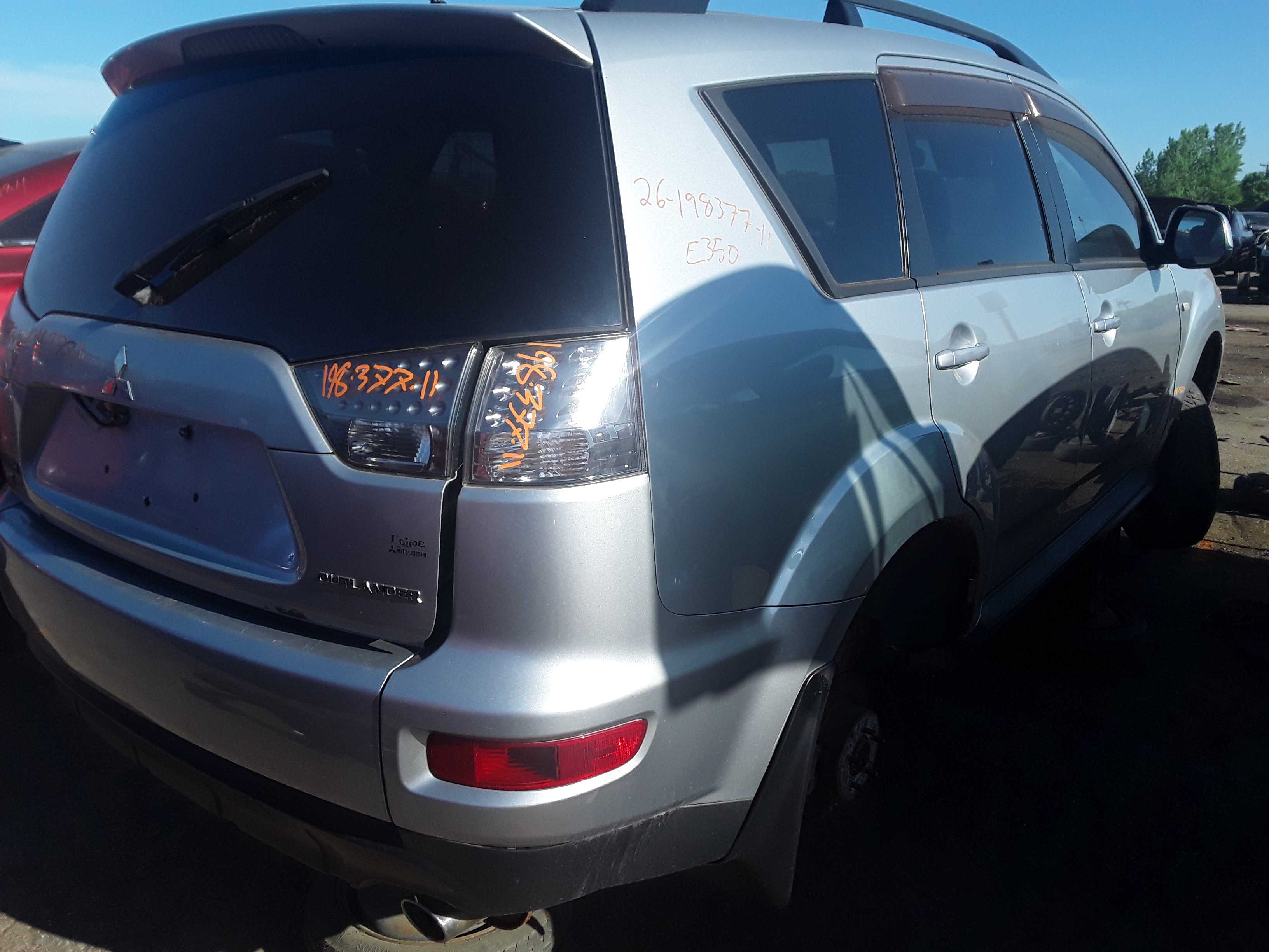MITSUBISHI OUTLANDER 2011