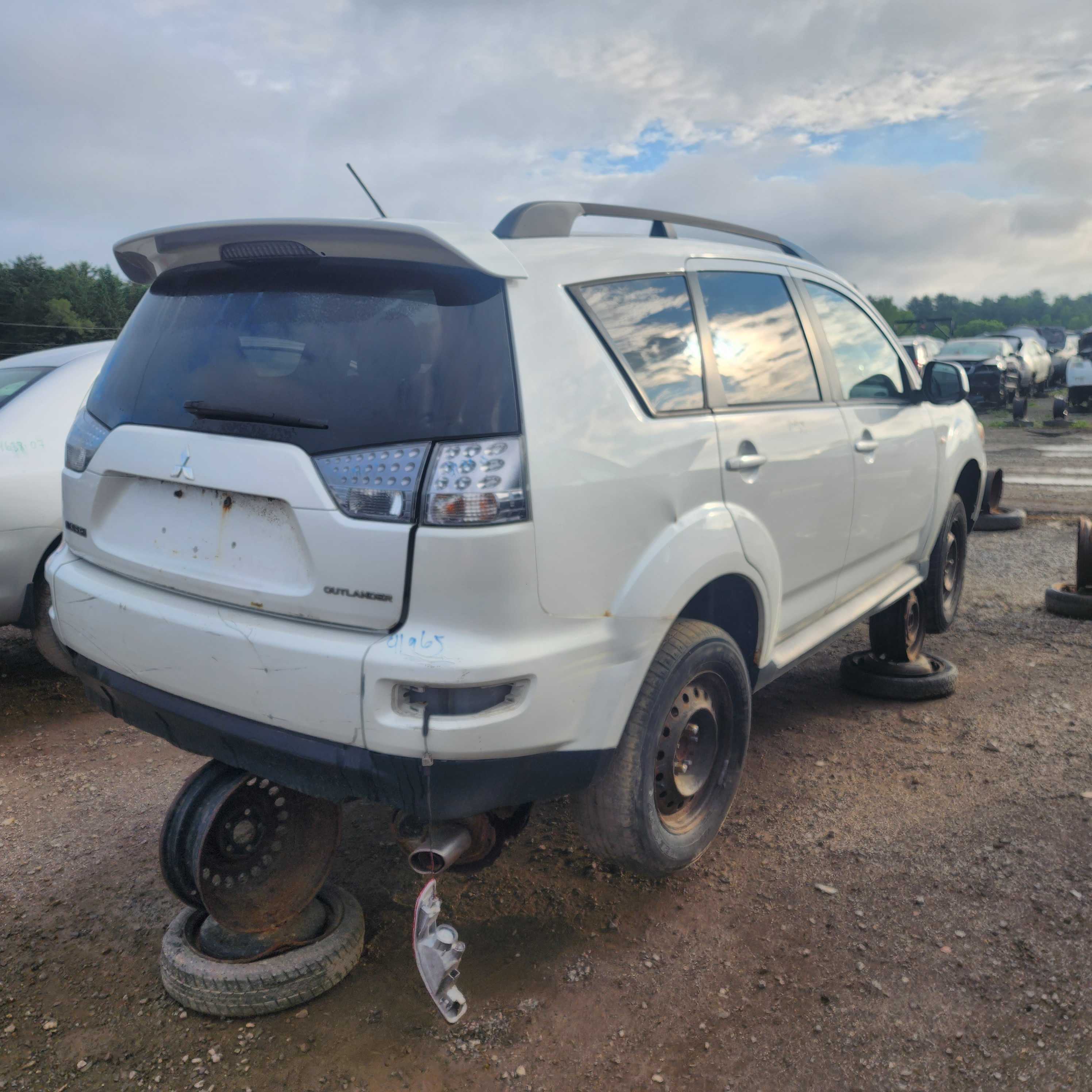 MITSUBISHI OUTLANDER 2011