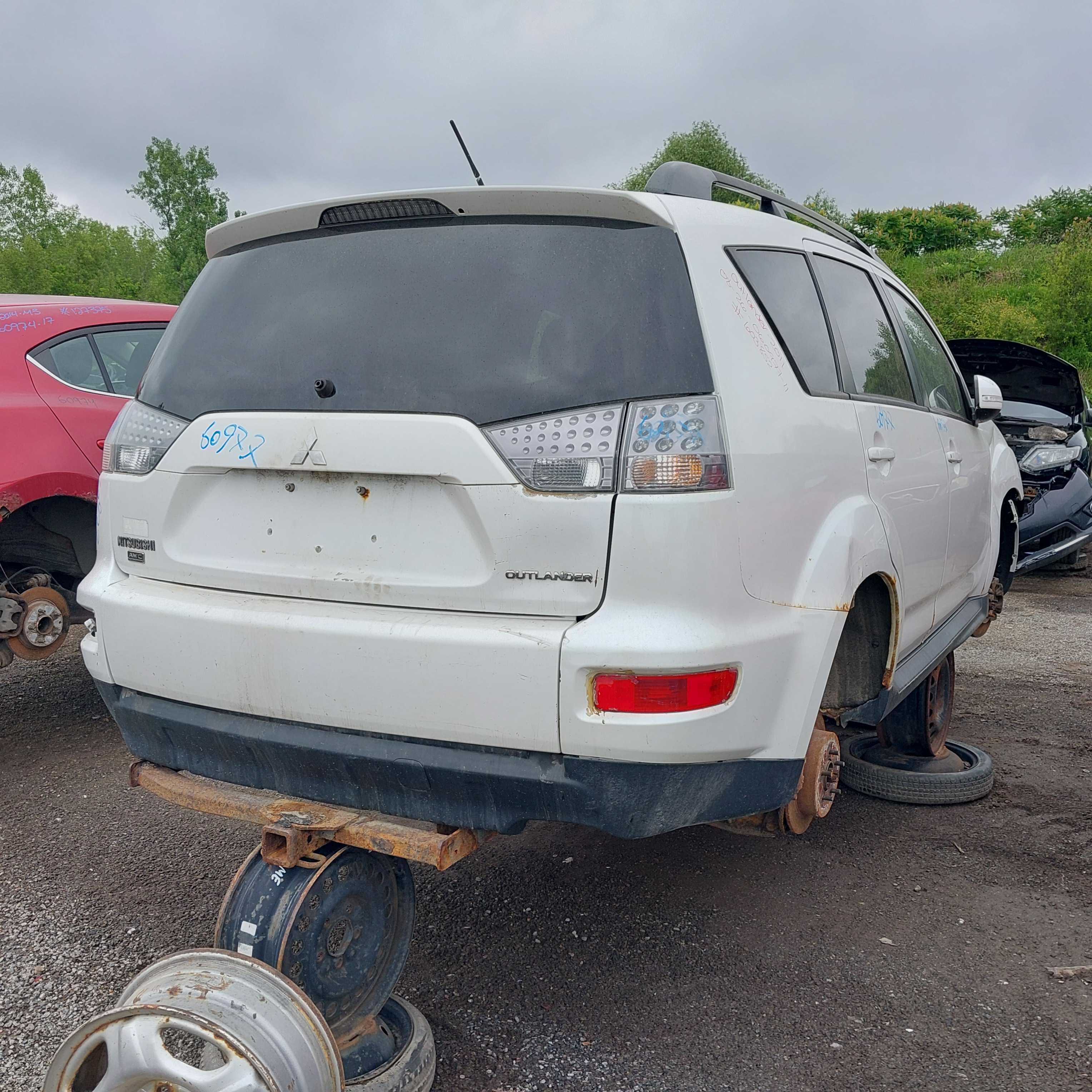 MITSUBISHI OUTLANDER 2011