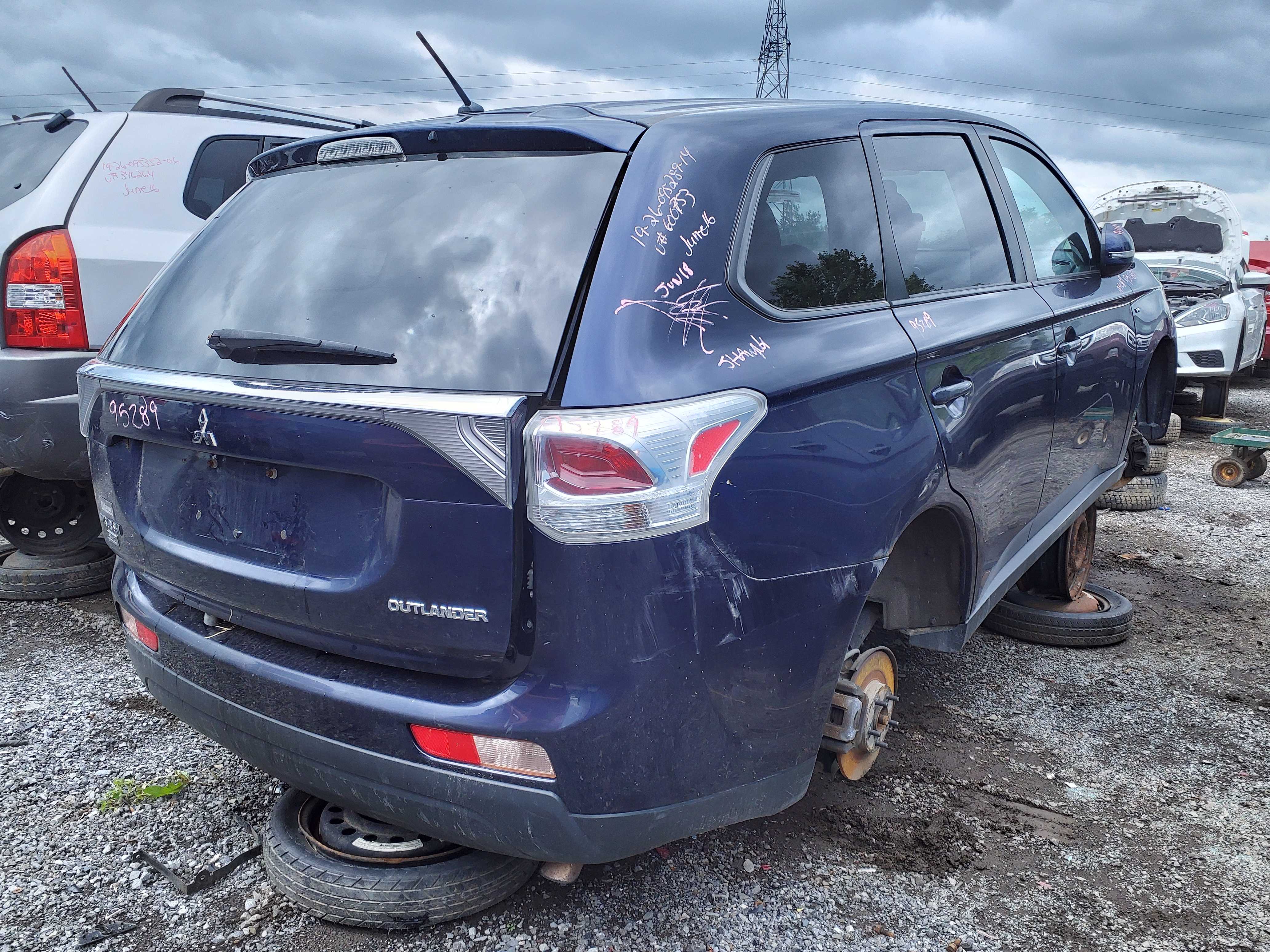 MITSUBISHI OUTLANDER 2014