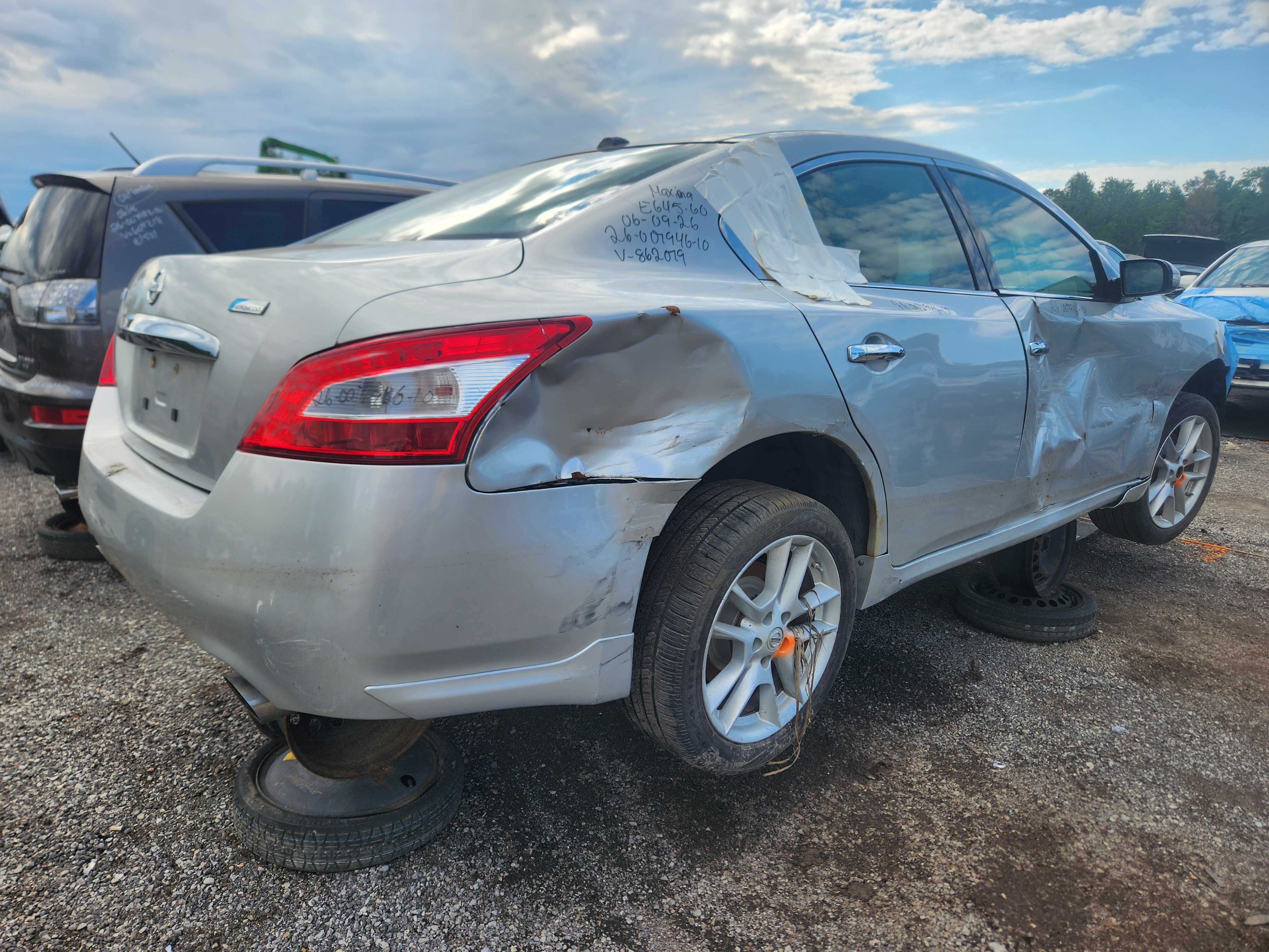 NISSAN MAXIMA 2010