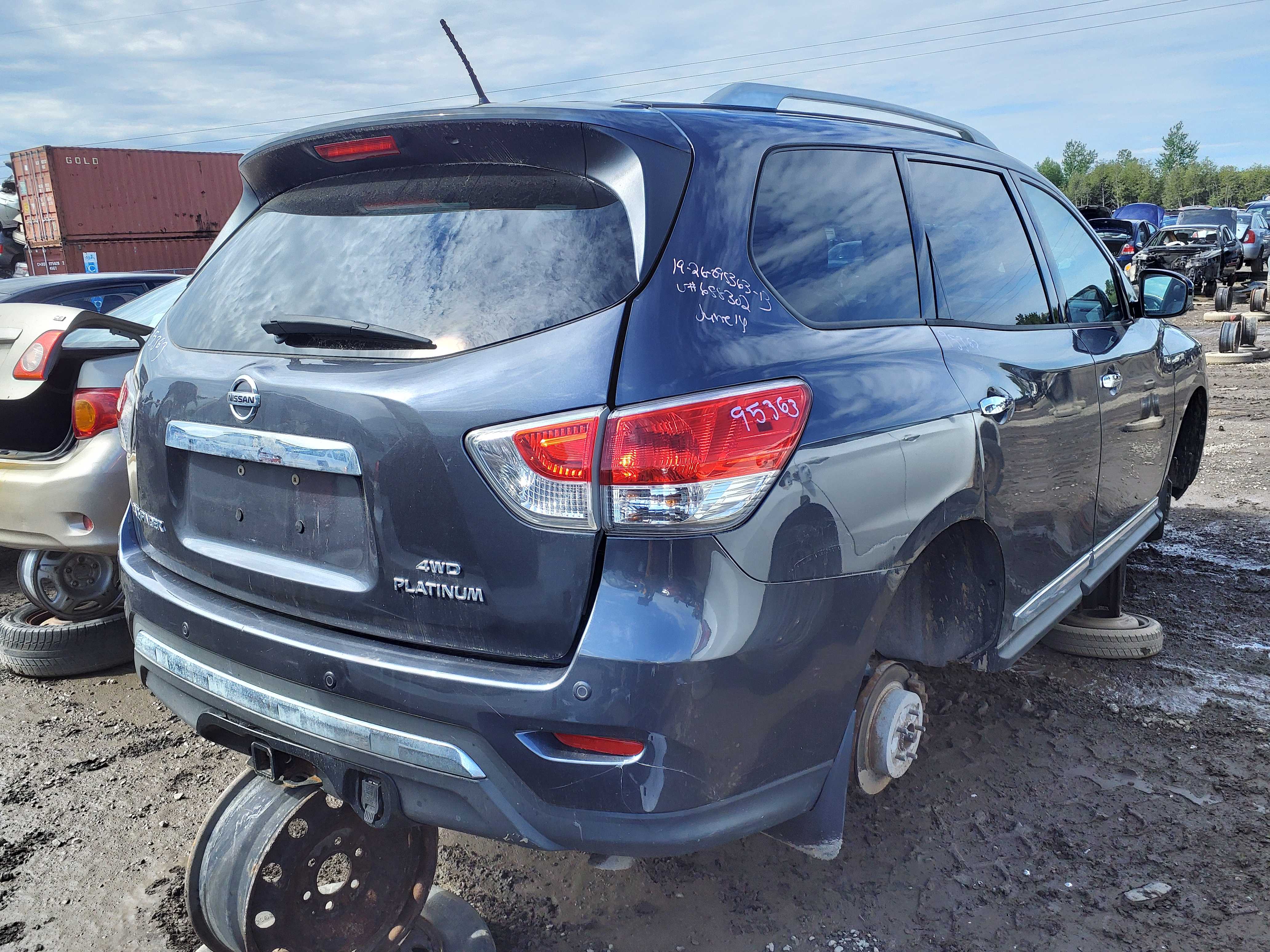 NISSAN PATHFINDER 2013