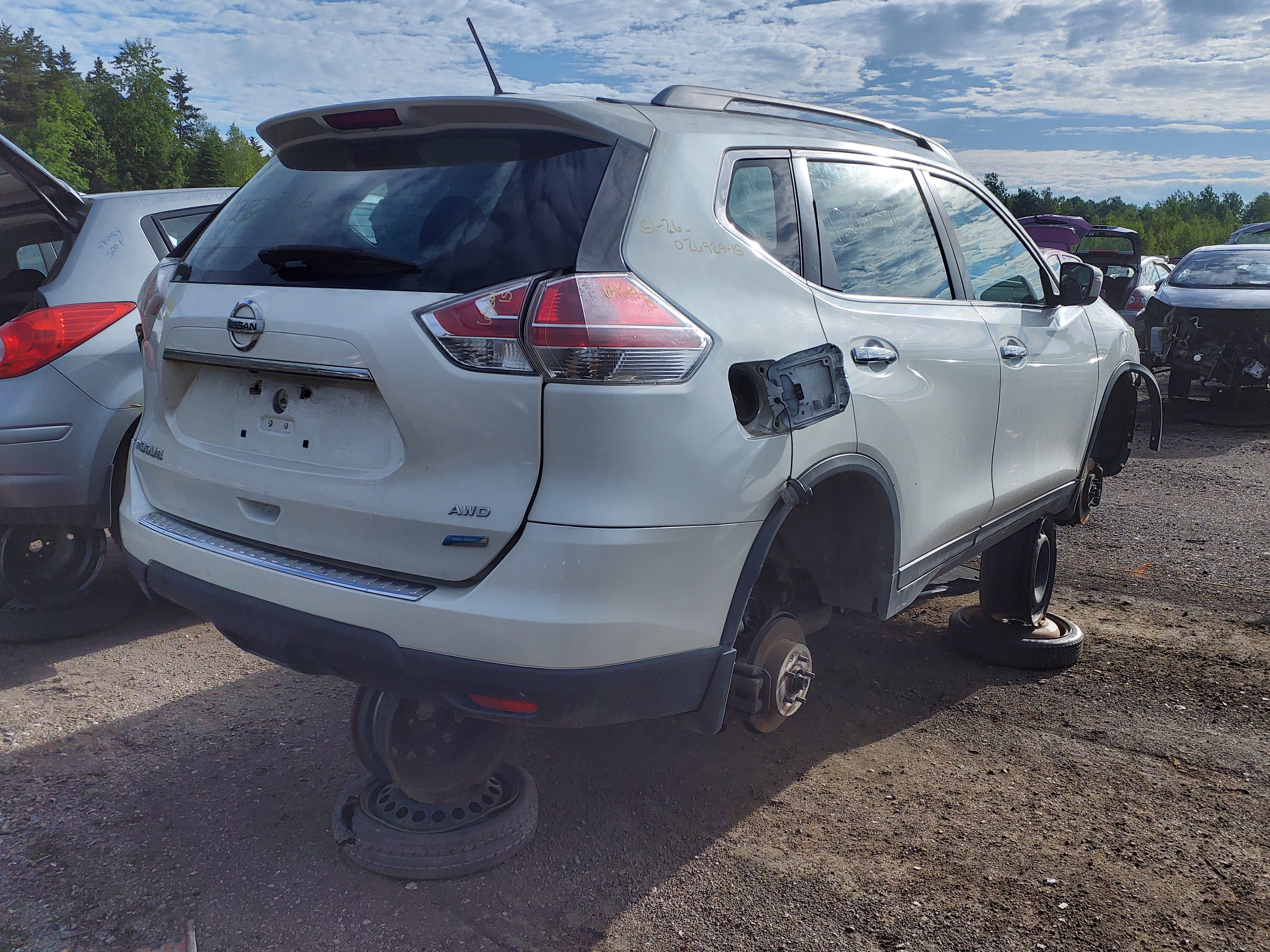 NISSAN ROGUE 2015