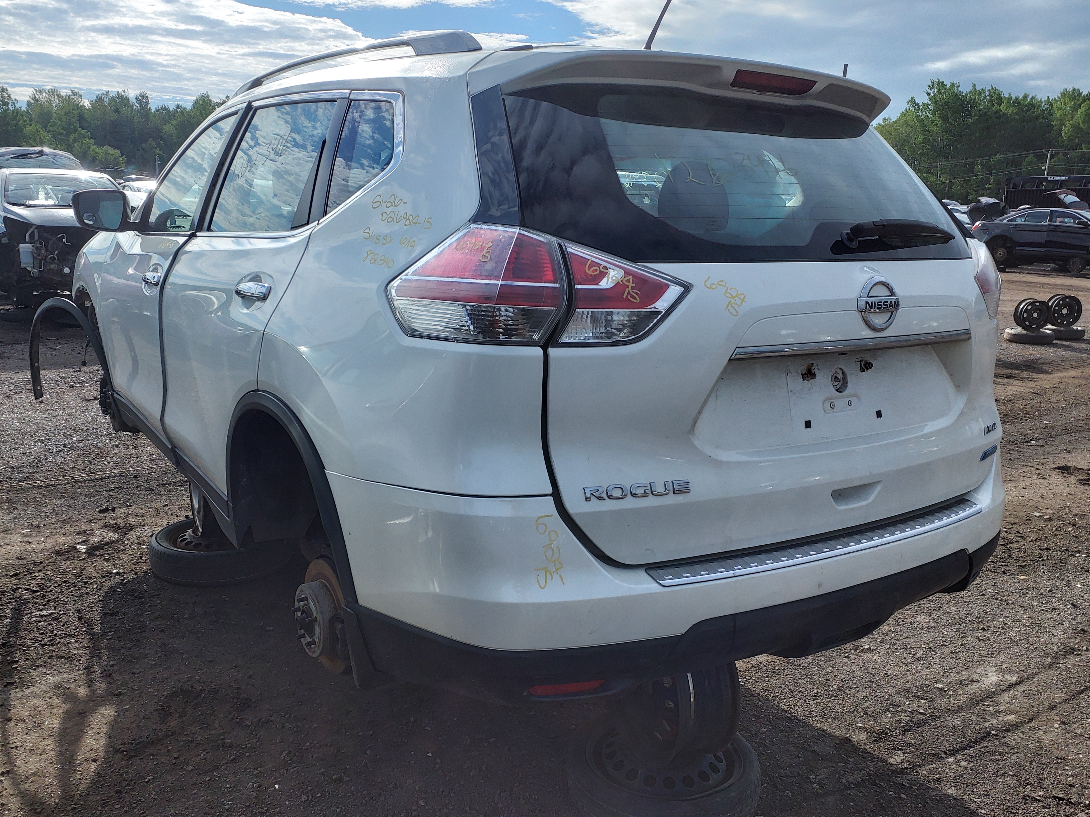 NISSAN ROGUE 2015