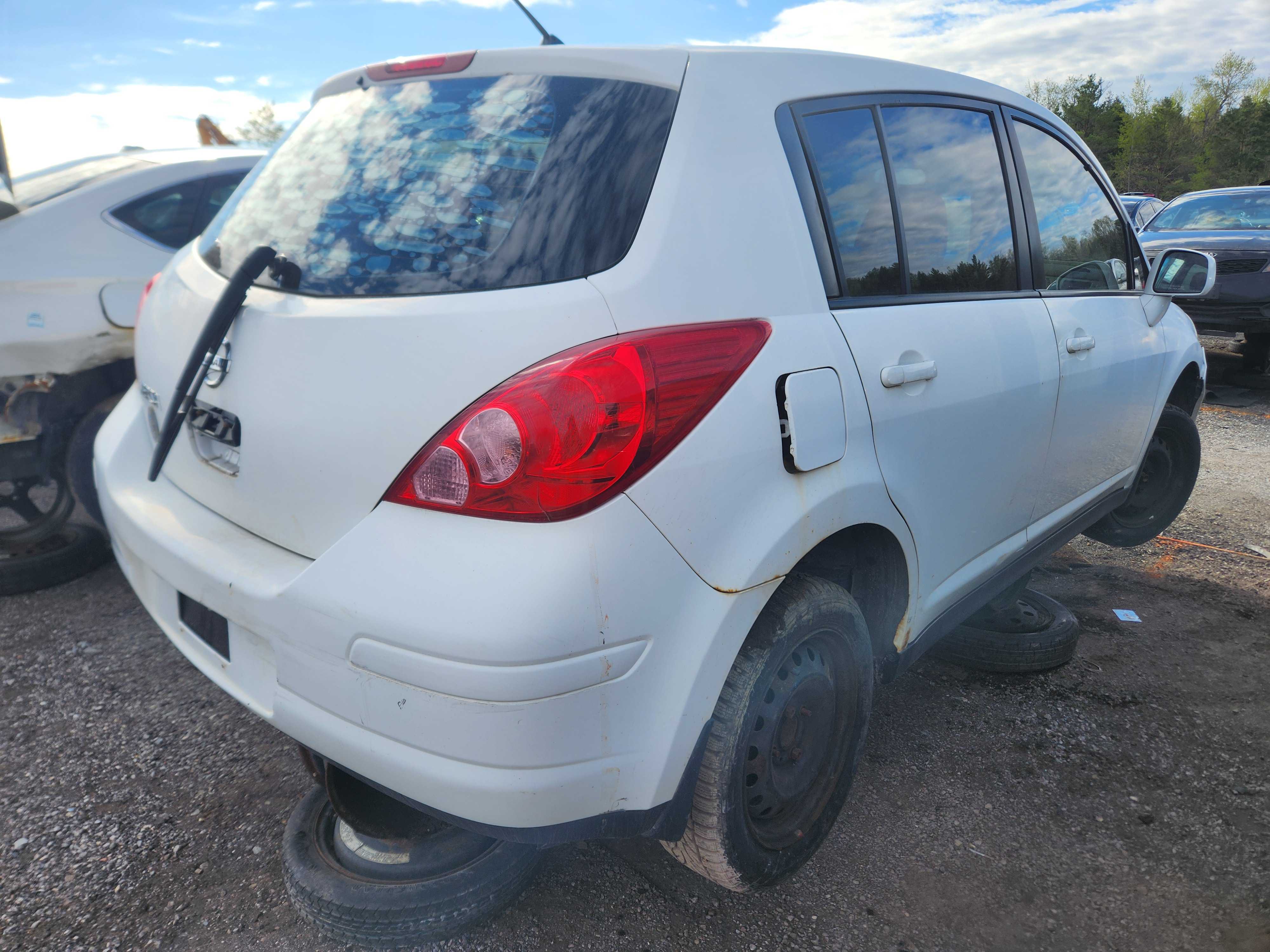 NISSAN VERSA 2010