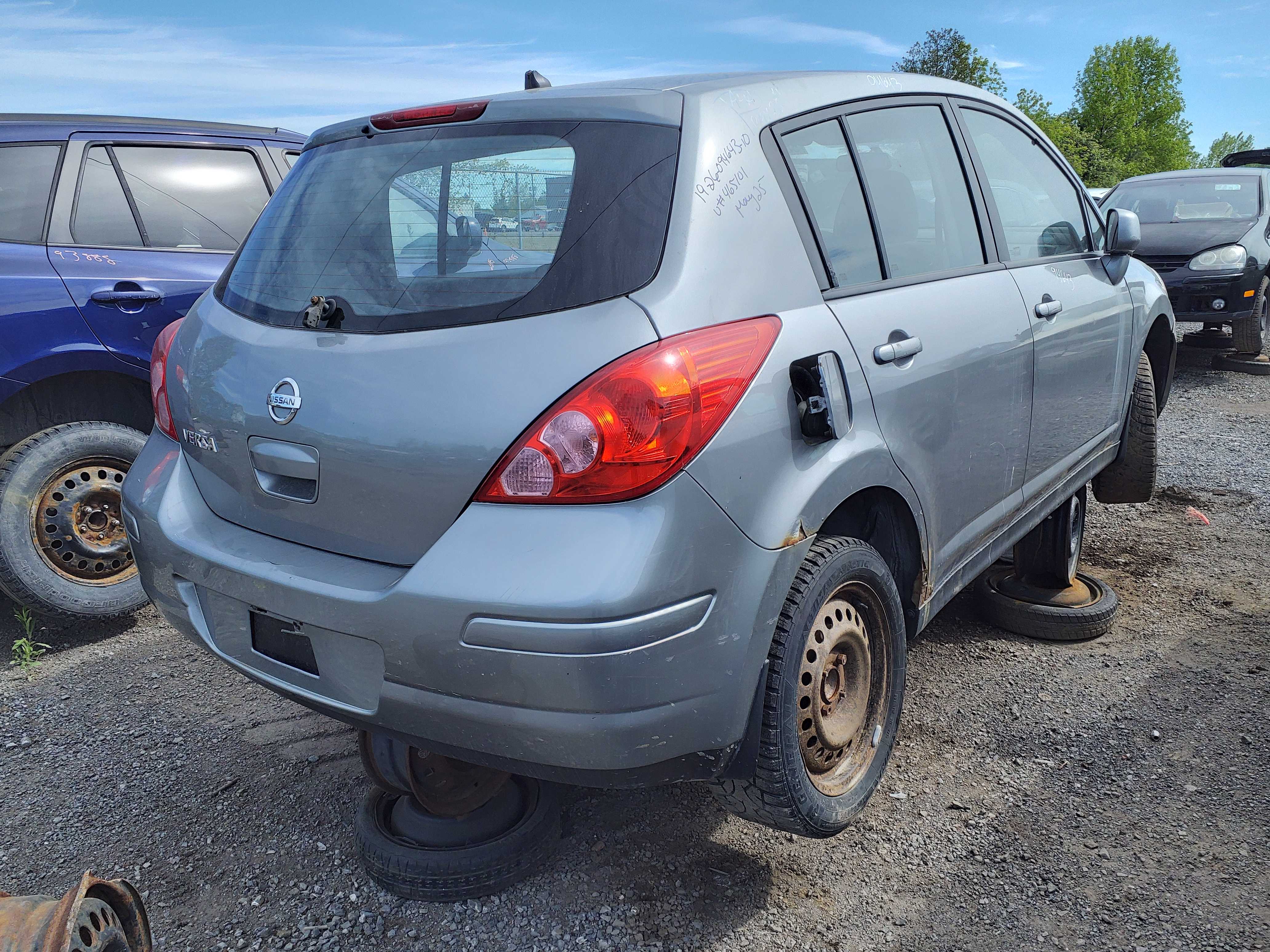 NISSAN VERSA 2010