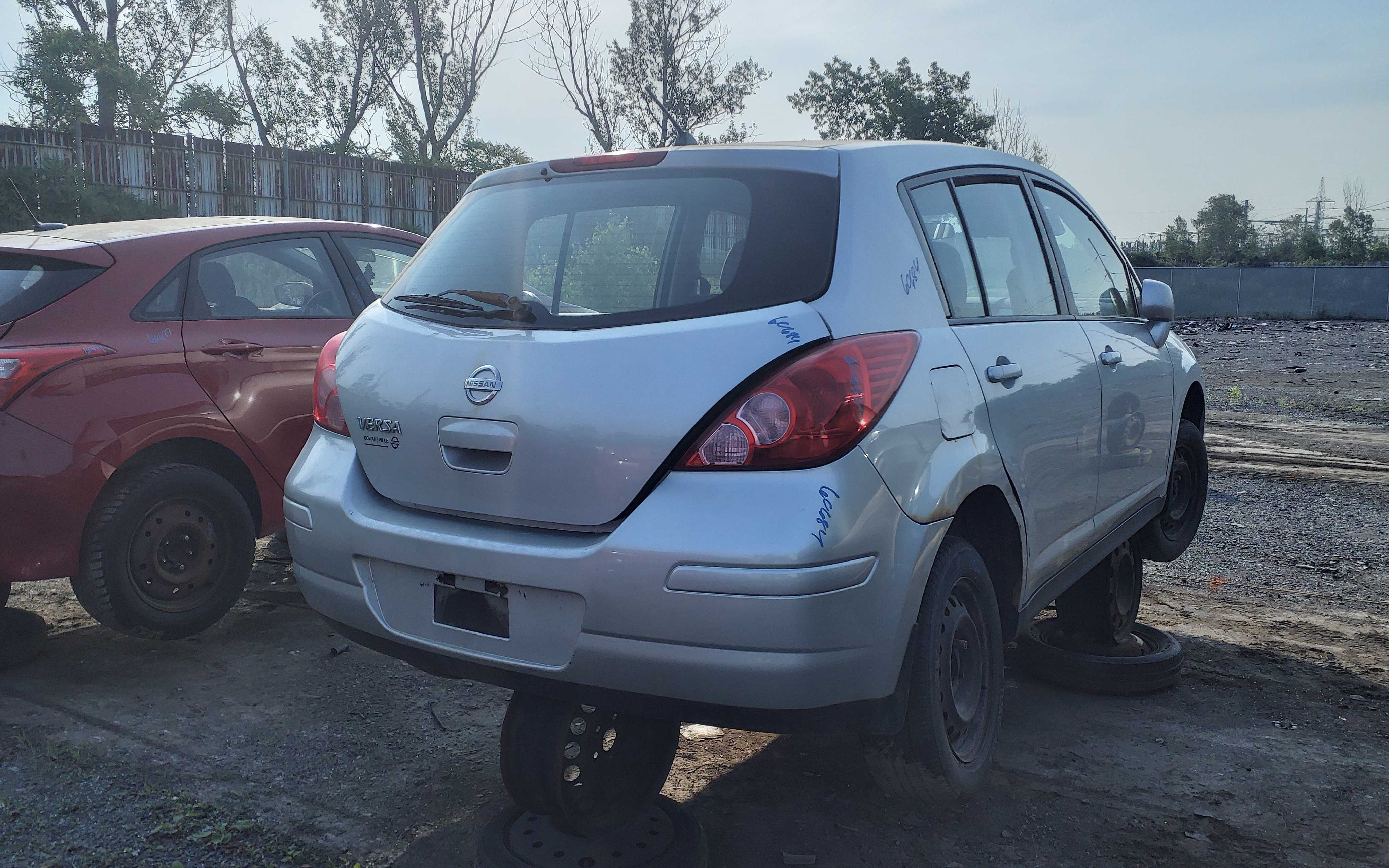 NISSAN VERSA 2010