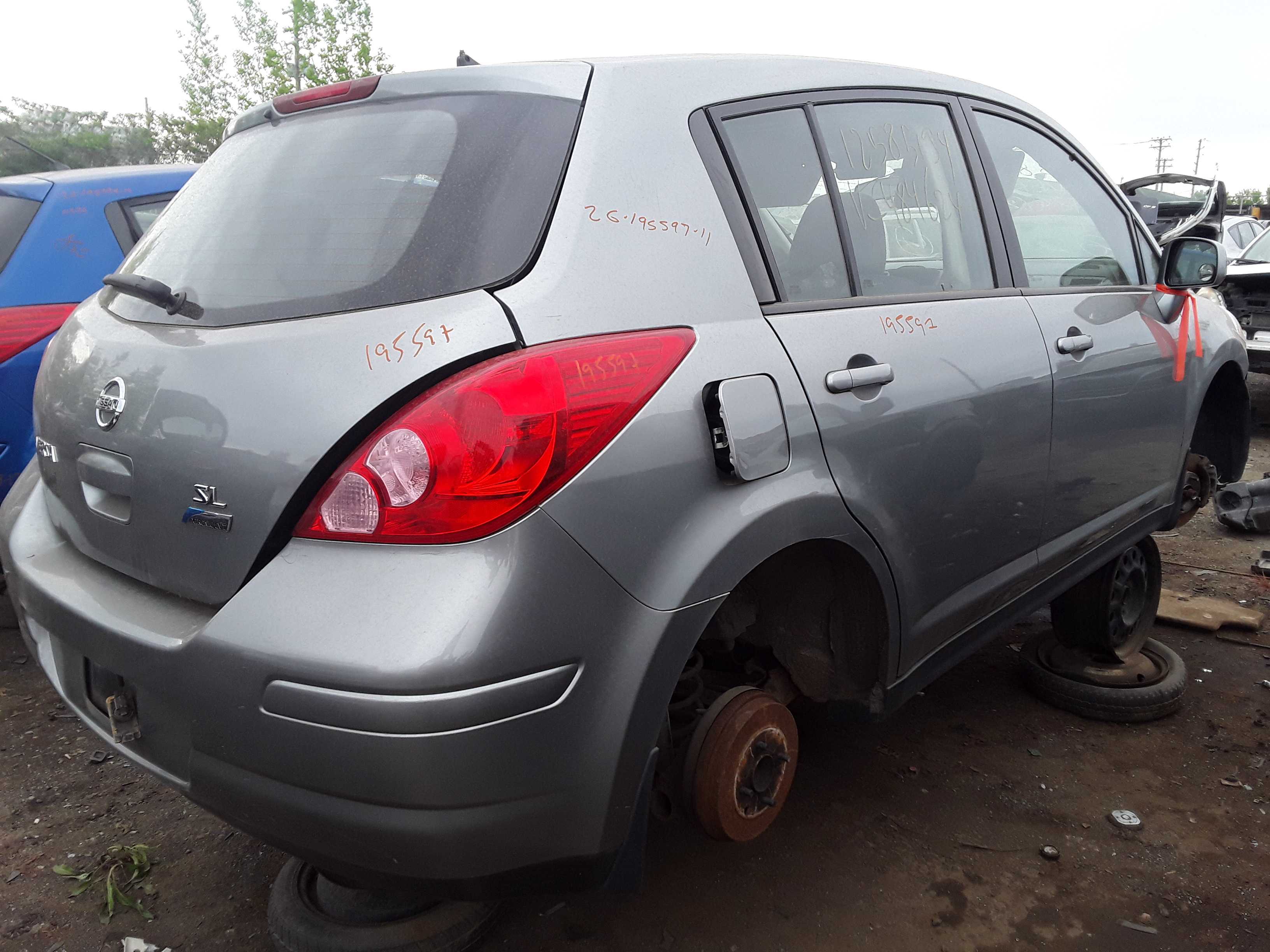 NISSAN VERSA 2011