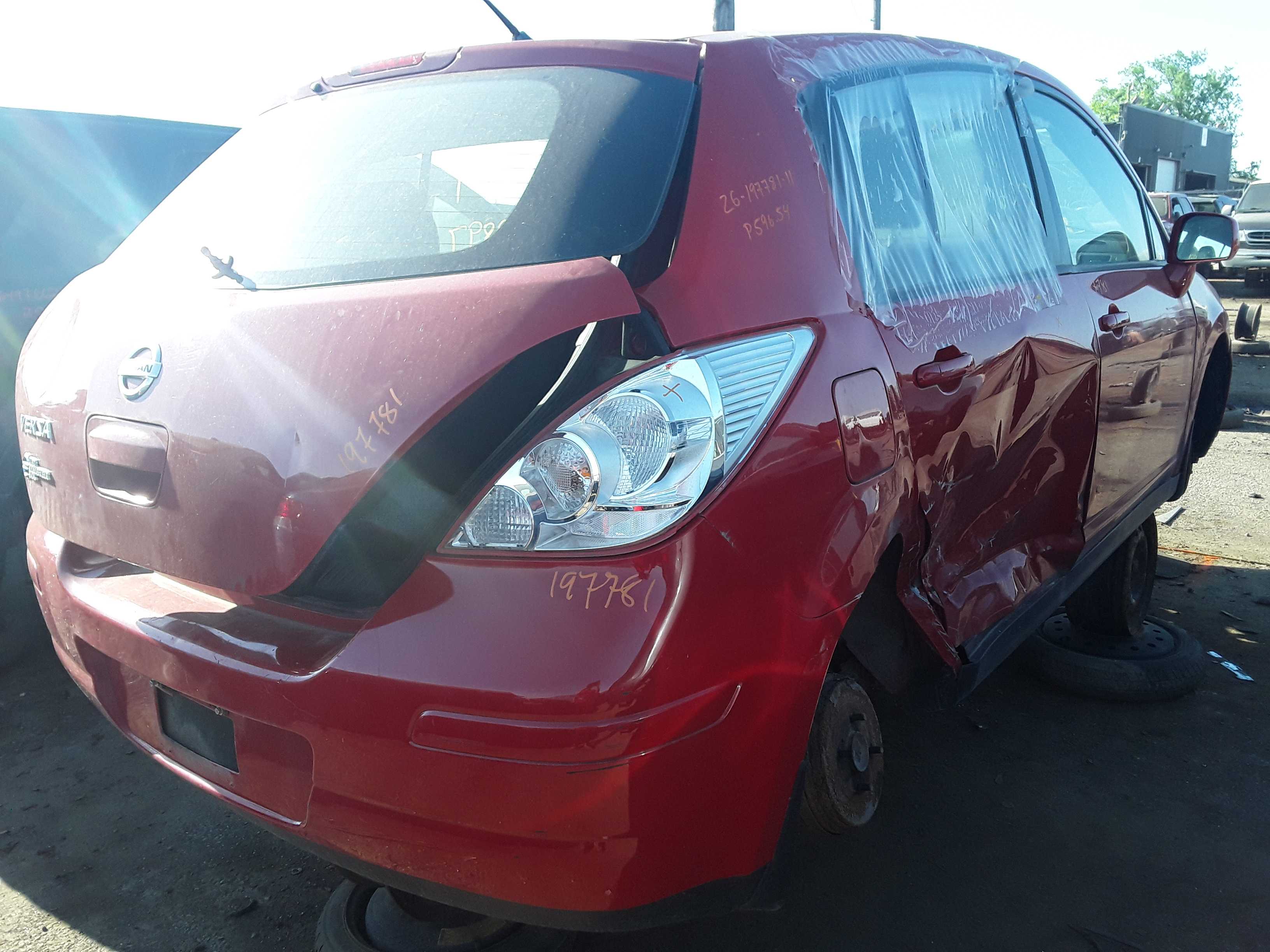 NISSAN VERSA 2011