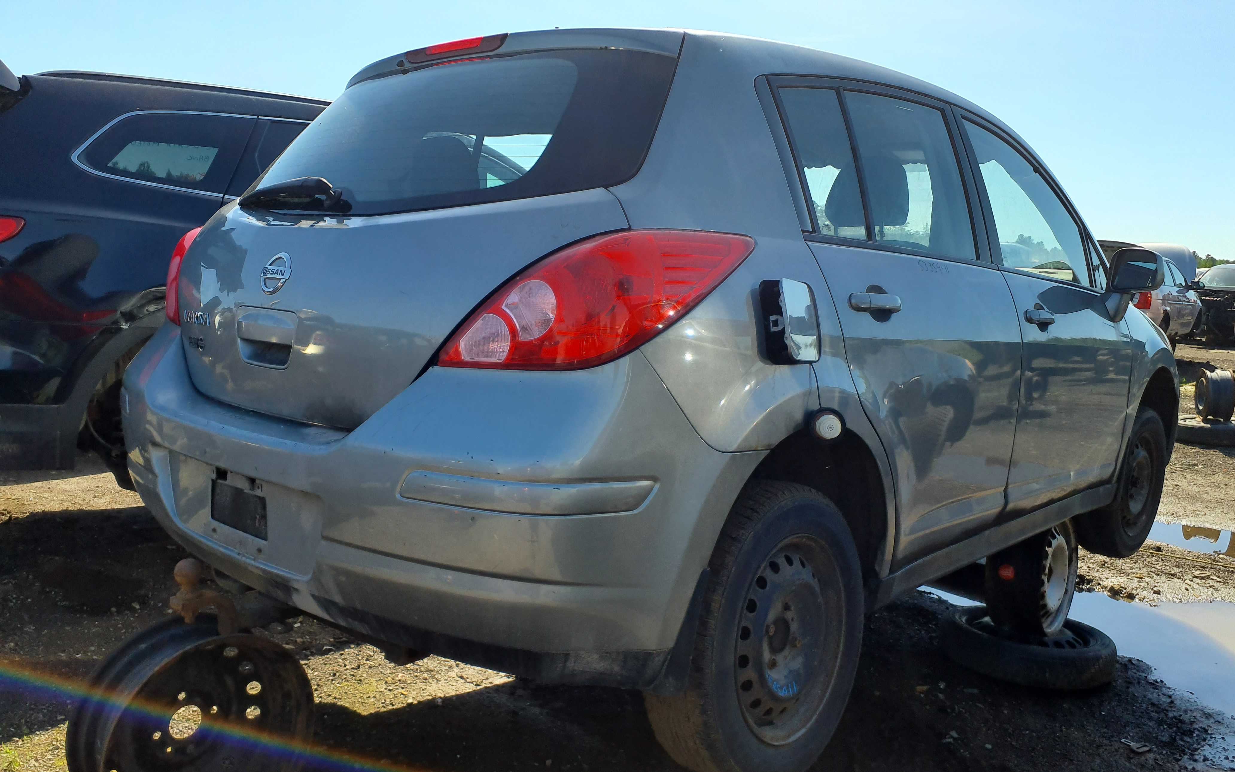 NISSAN VERSA 2011