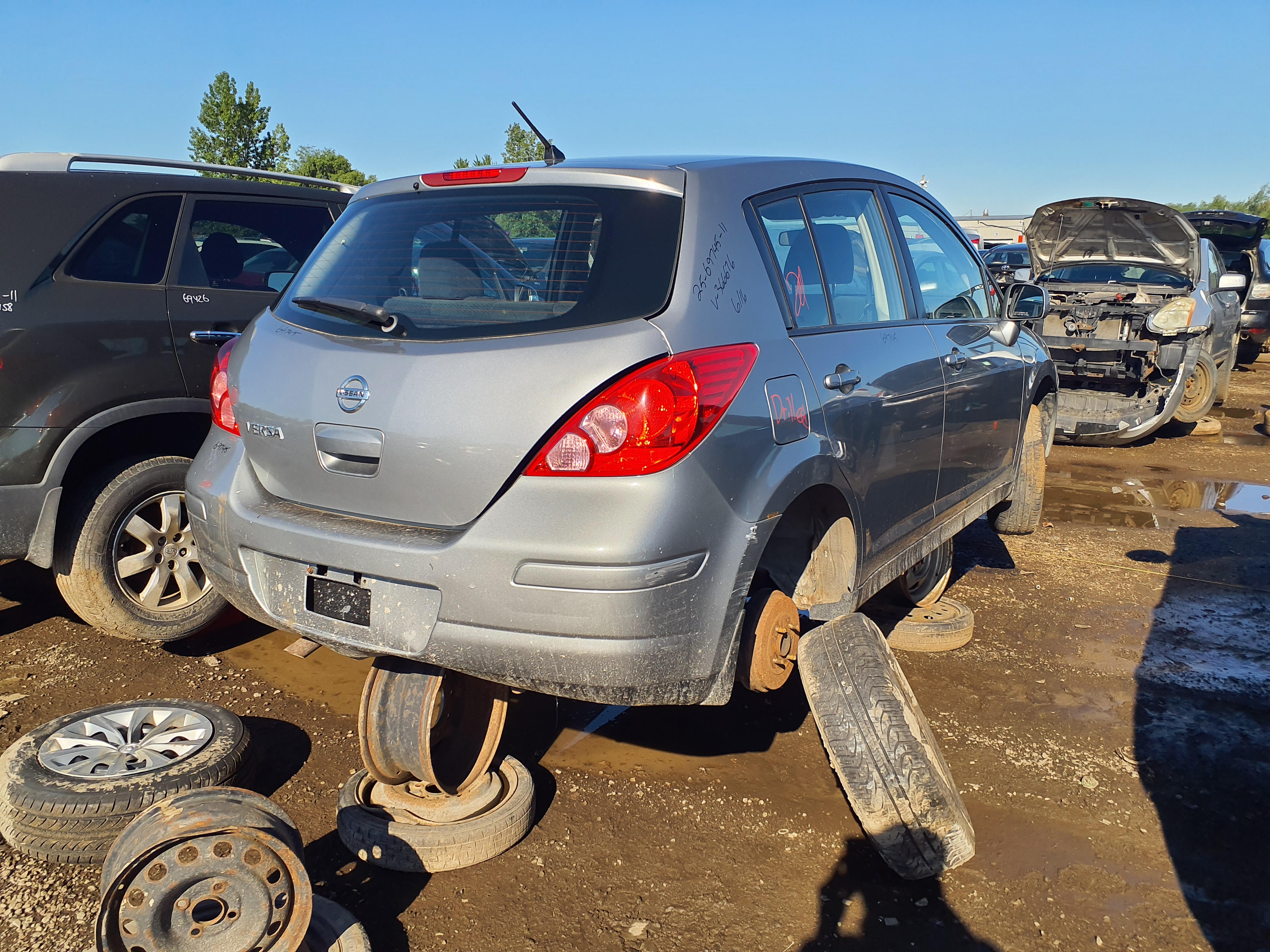 NISSAN VERSA 2011