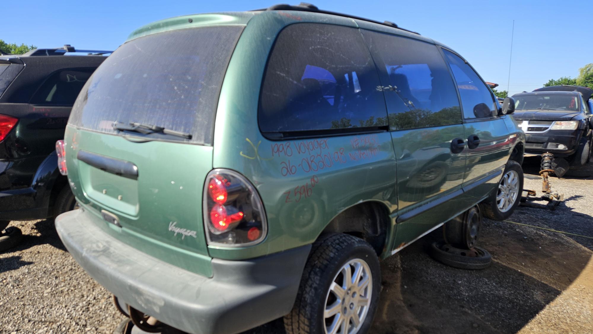 PLYMOUTH VOYAGER 1998