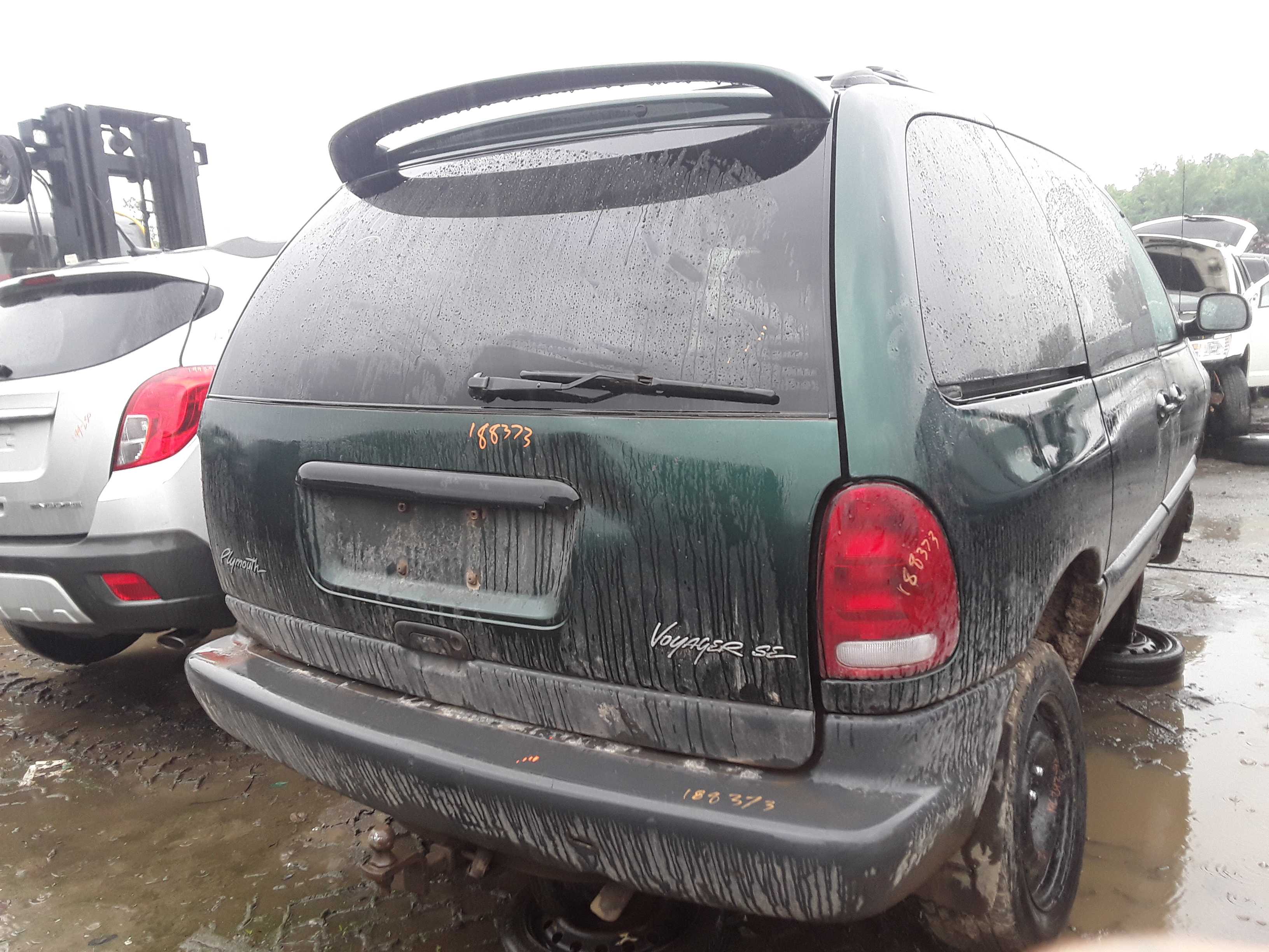 PLYMOUTH VOYAGER 1998