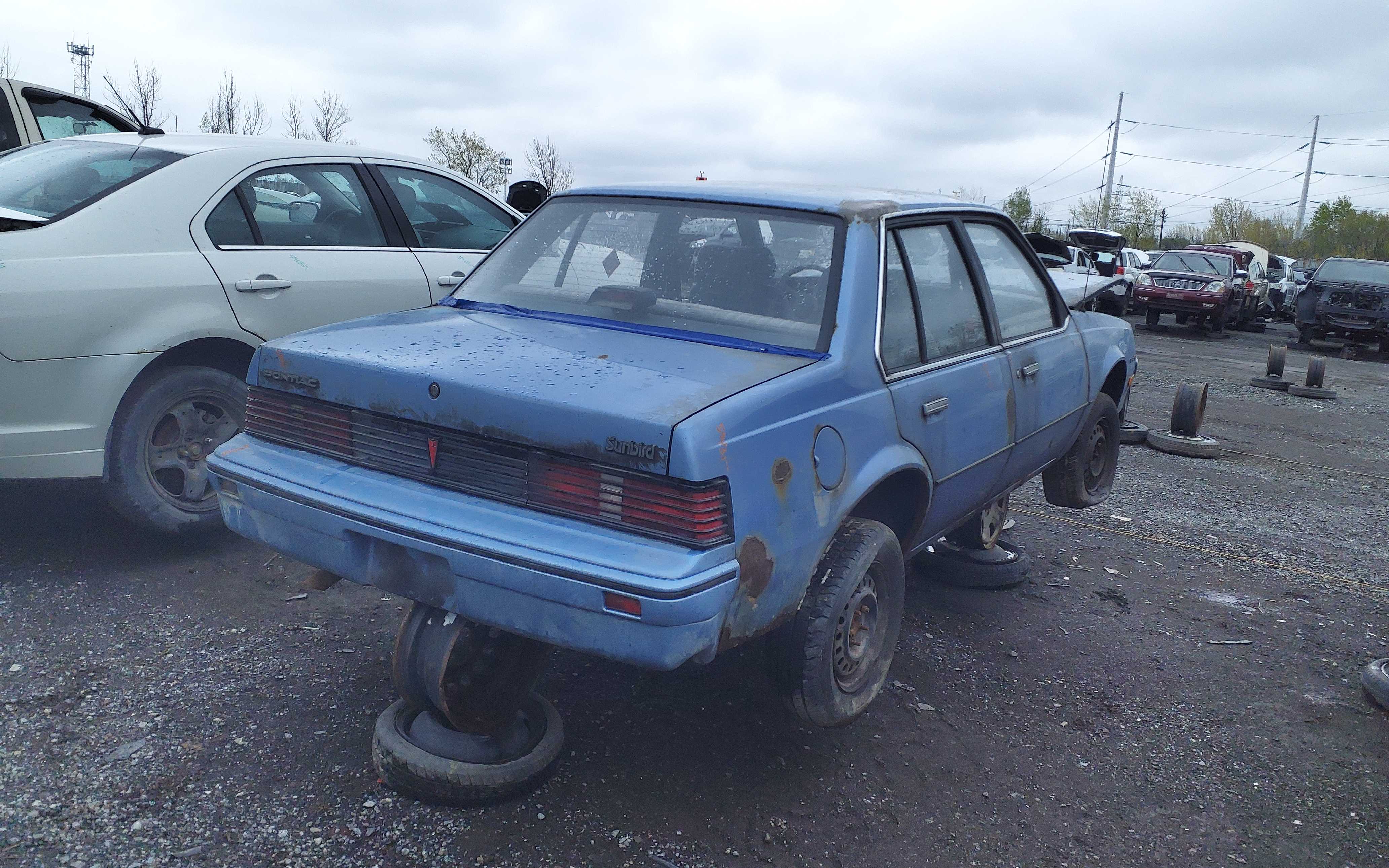 PONTIAC SUNBIRD 1987