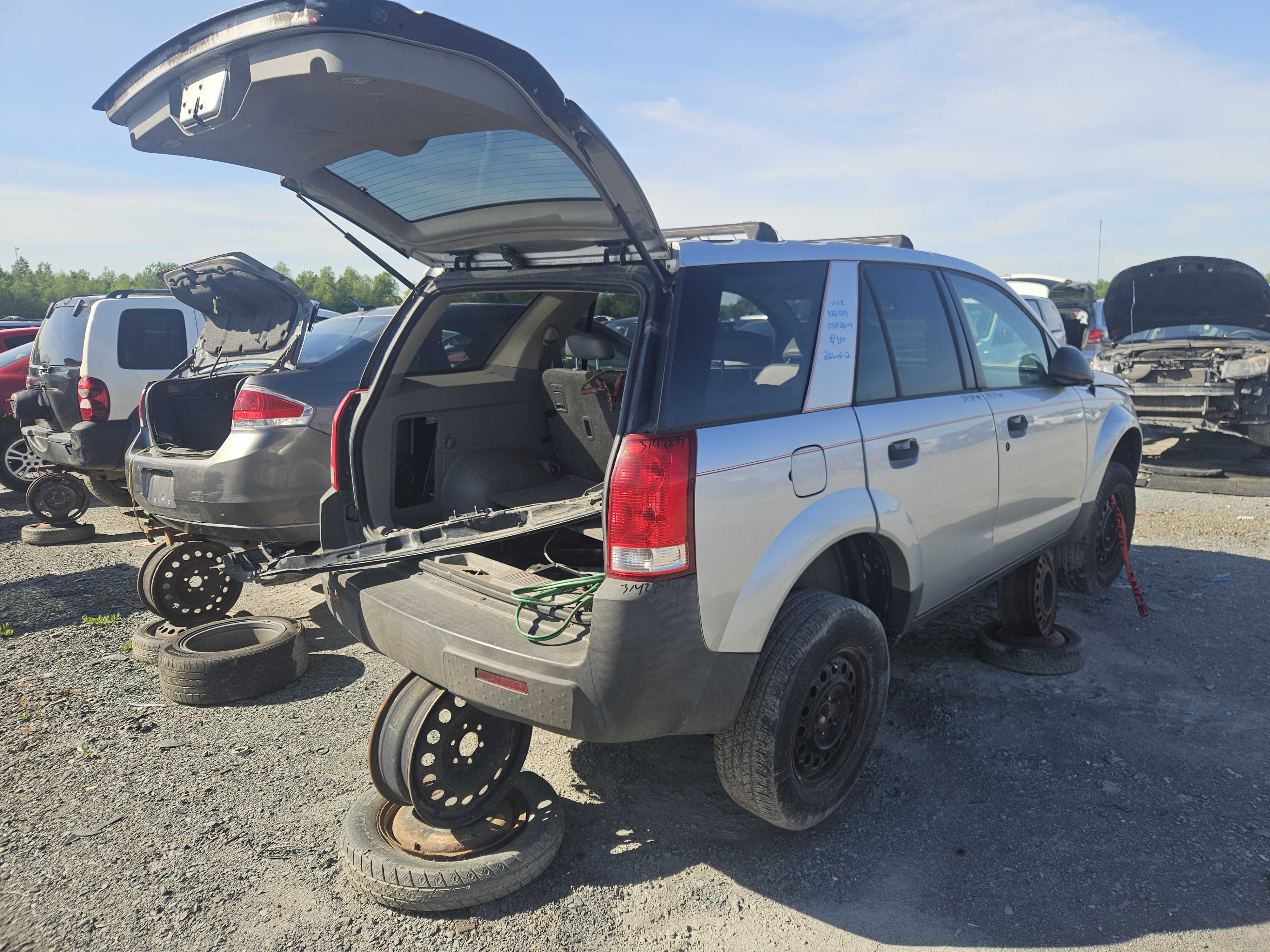 SATURN VUE 2004