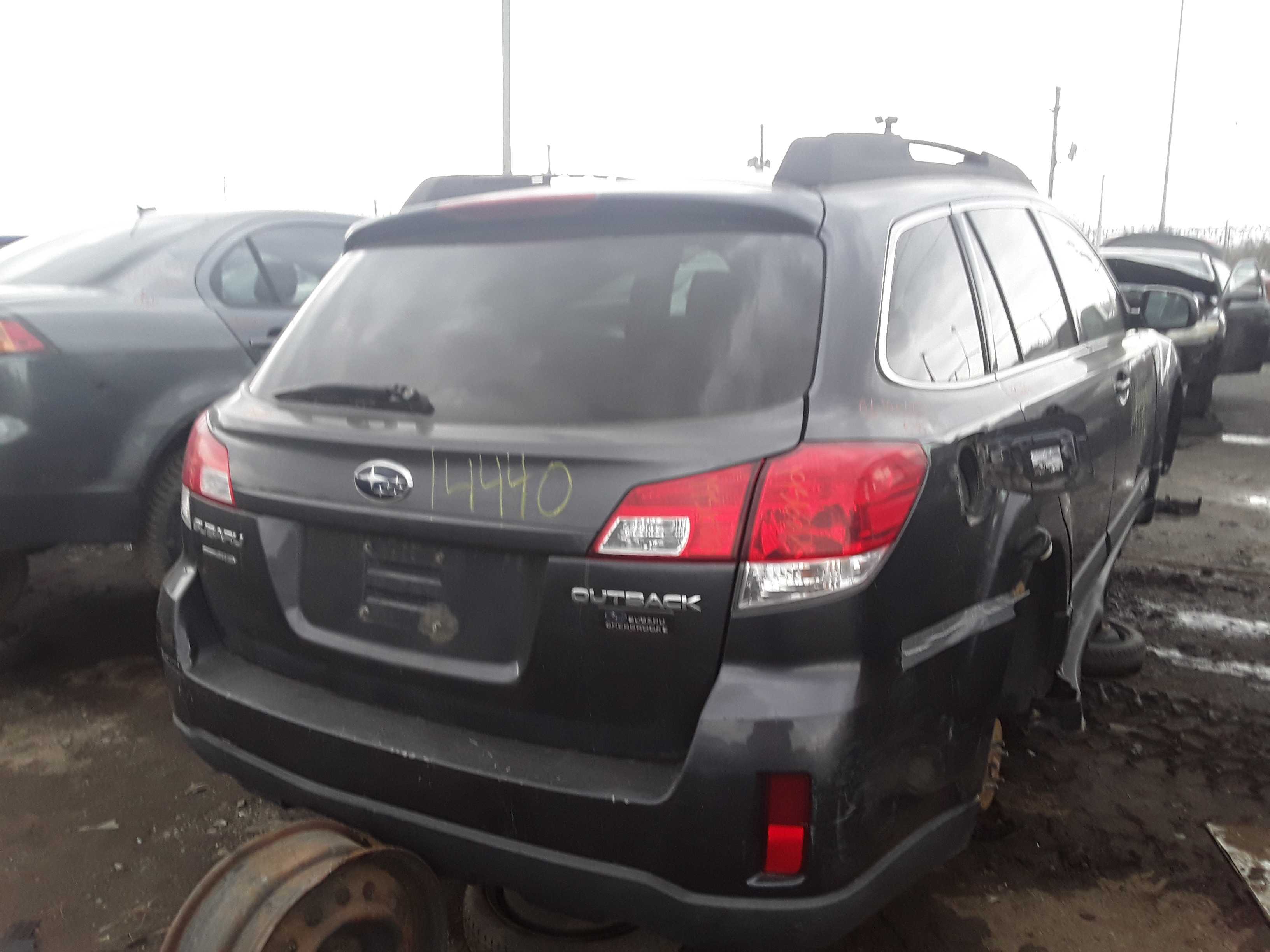 SUBARU OUTBACK 2011