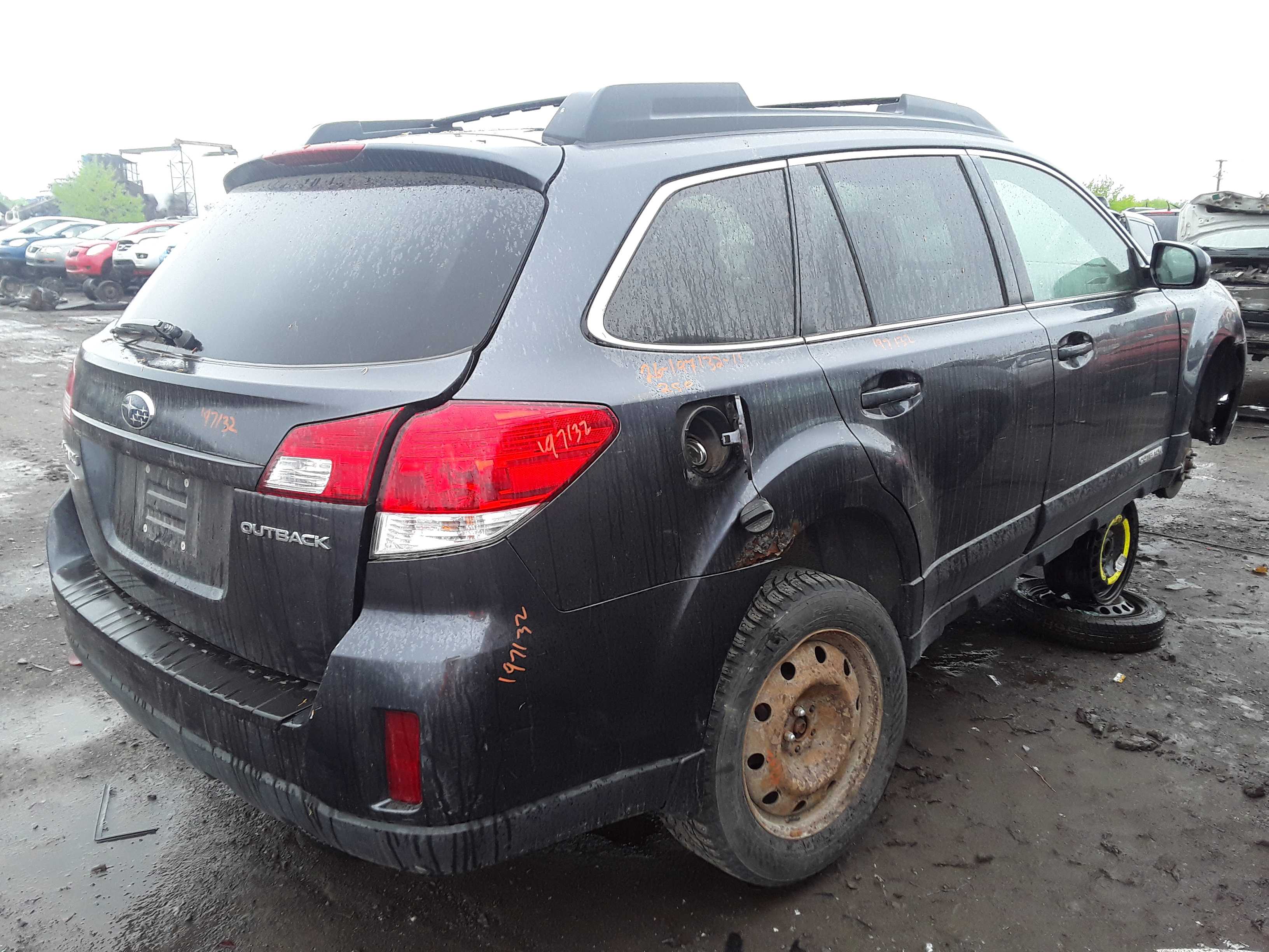 SUBARU OUTBACK 2011
