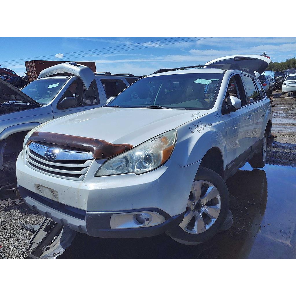 SUBARU OUTBACK 2011