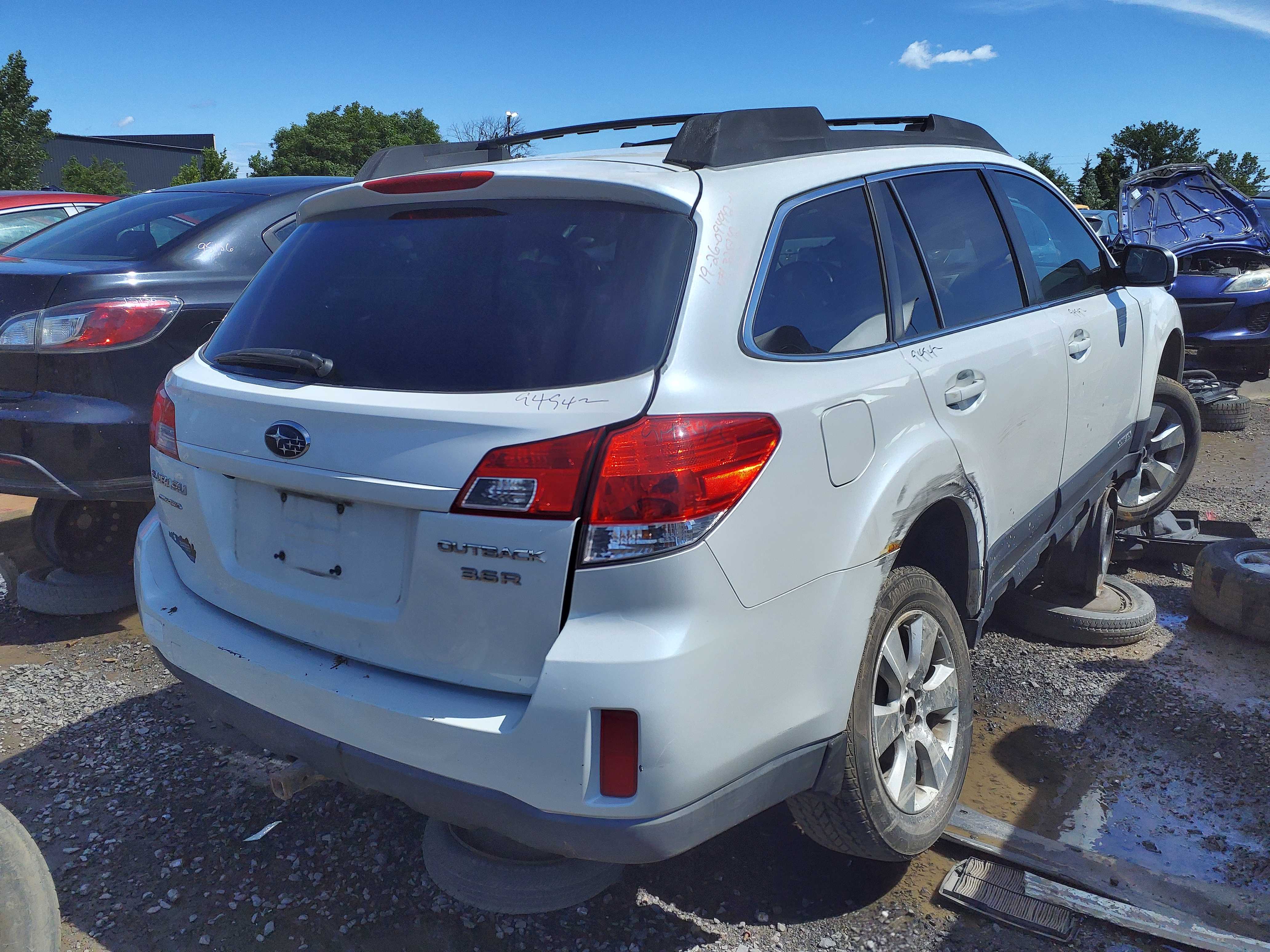 SUBARU OUTBACK 2011