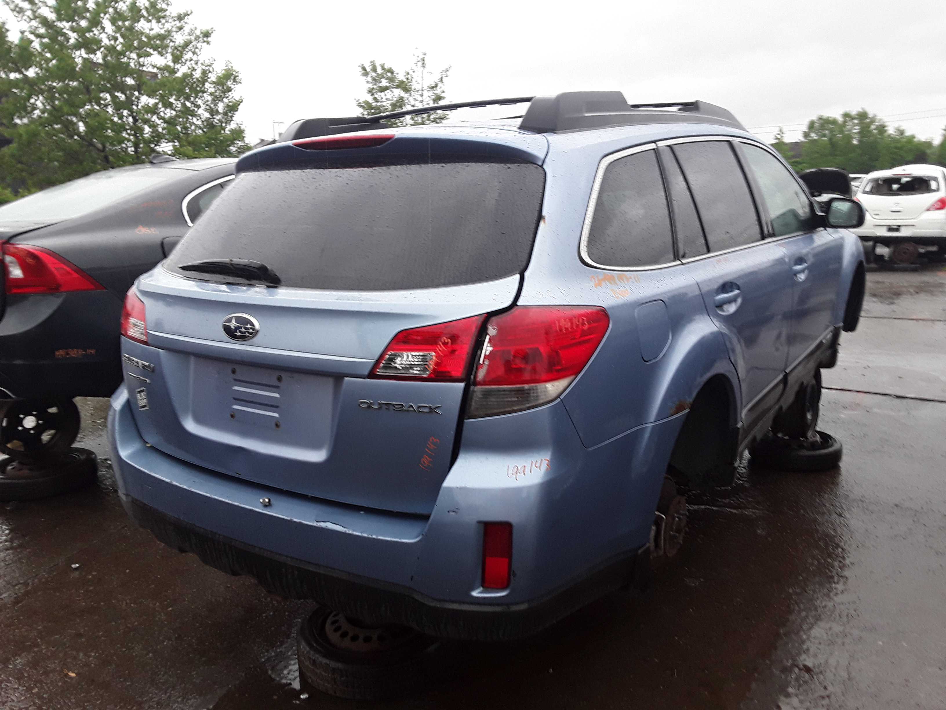SUBARU OUTBACK 2011